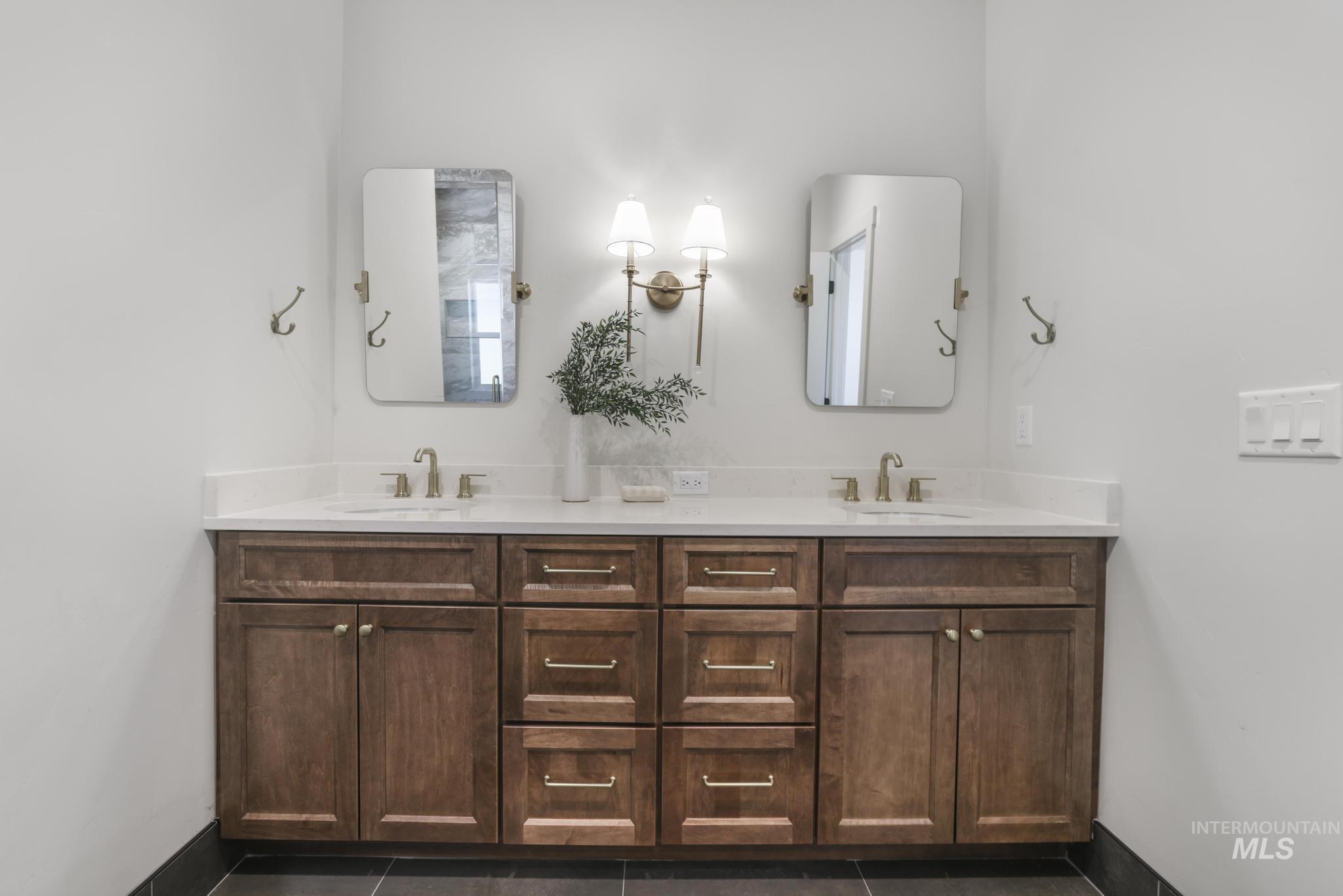 2209 Kooskia Loop, Twin Falls, Idaho 83301-5994, 5 Bedrooms, 3.5 Bathrooms, Residential For Sale, Price $635,000,MLS 98963207