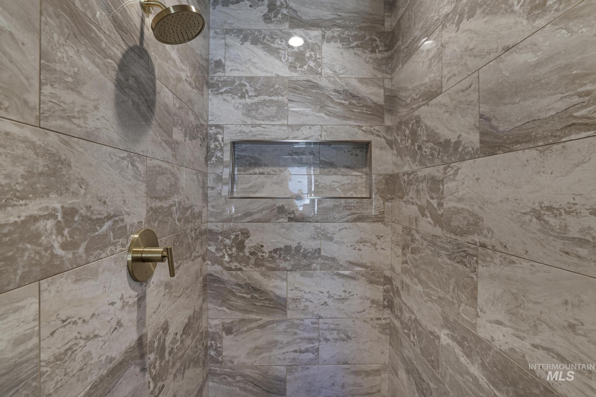 2209 Kooskia Loop, Twin Falls, Idaho 83301-5994, 5 Bedrooms, 3.5 Bathrooms, Residential For Sale, Price $635,000,MLS 98963207