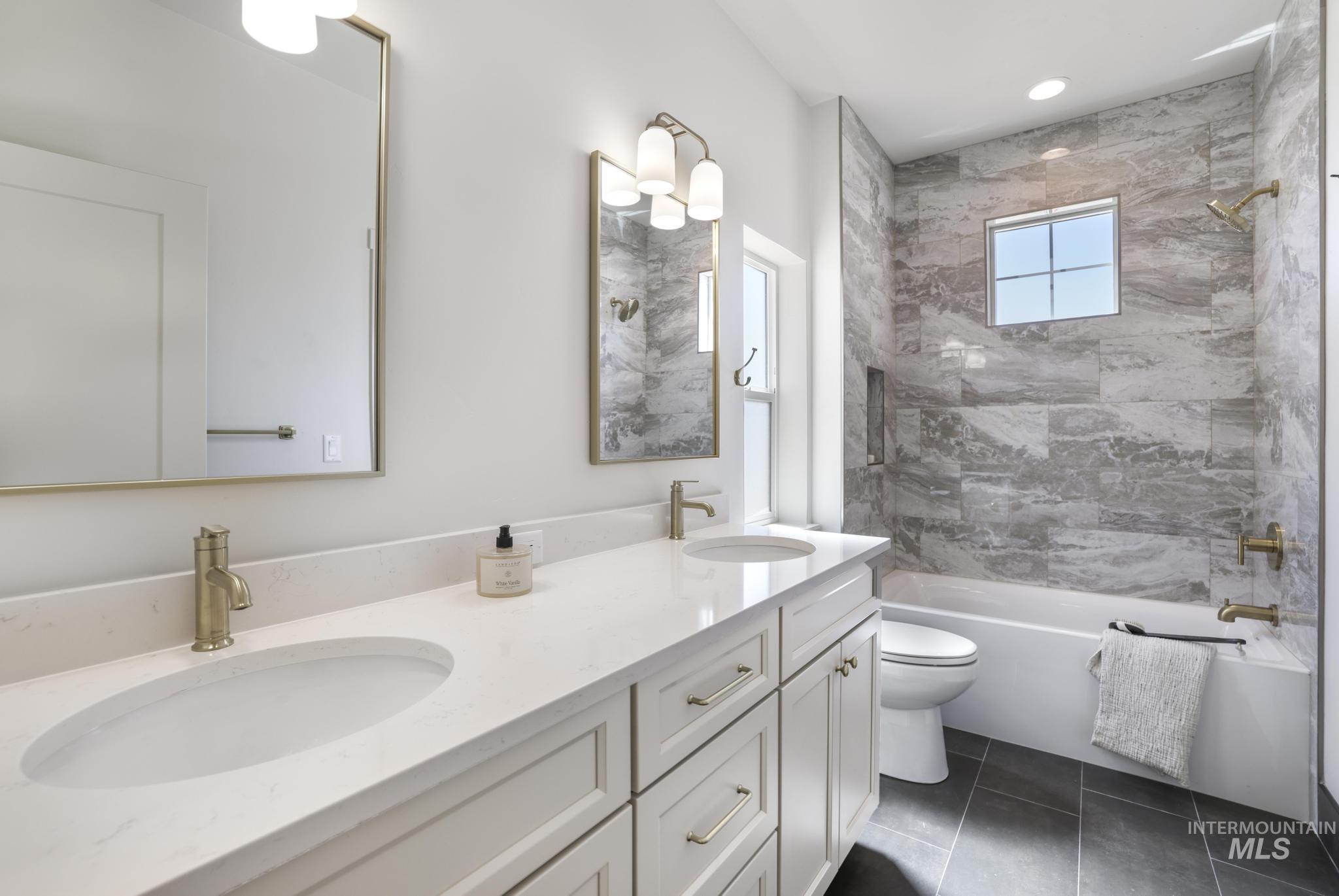 2209 Kooskia Loop, Twin Falls, Idaho 83301-5994, 5 Bedrooms, 3.5 Bathrooms, Residential For Sale, Price $635,000,MLS 98963207