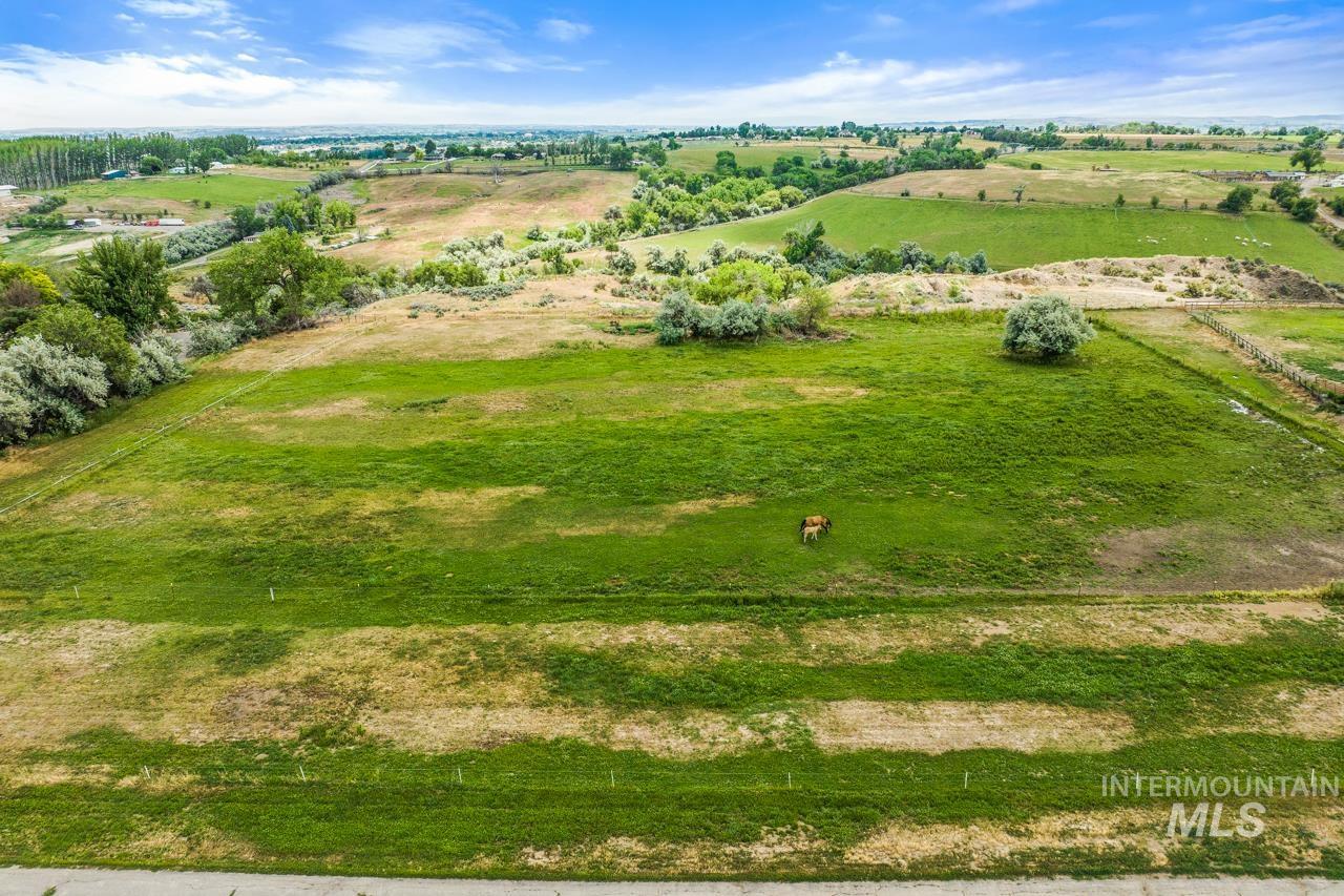 4417 Oak Road, Ontario, Oregon 97914, 3 Bedrooms, 2 Bathrooms, Farm & Ranch For Sale, Price $850,000,MLS 98963237