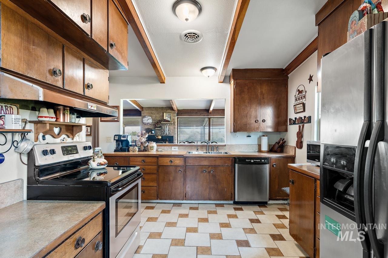 4417 Oak Road, Ontario, Oregon 97914, 3 Bedrooms, 2 Bathrooms, Farm & Ranch For Sale, Price $850,000,MLS 98963237