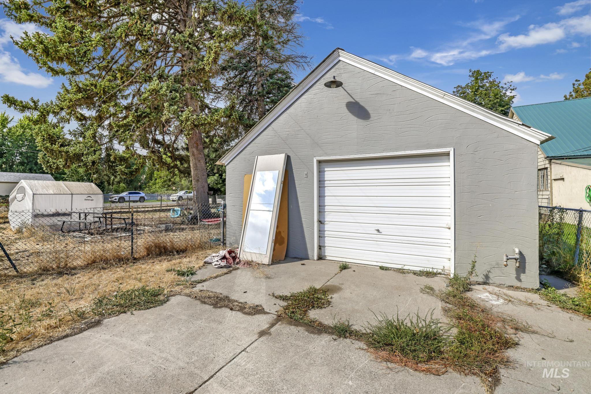 602 4th Avenue East, Gooding, Idaho 83330, 2 Bedrooms, 1 Bathroom, Residential For Sale, Price $259,990, 98963256