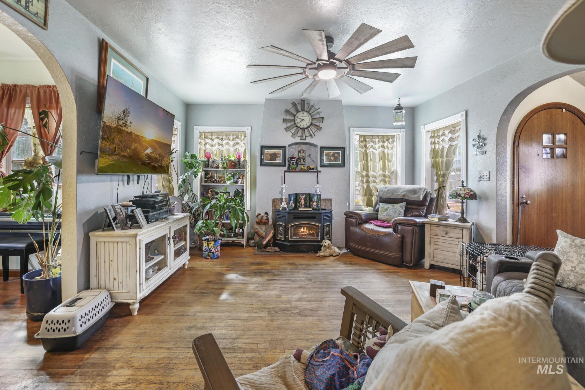 602 4th Avenue East, Gooding, Idaho 83330, 2 Bedrooms, 1 Bathroom, Residential For Sale, Price $259,990, 98963256