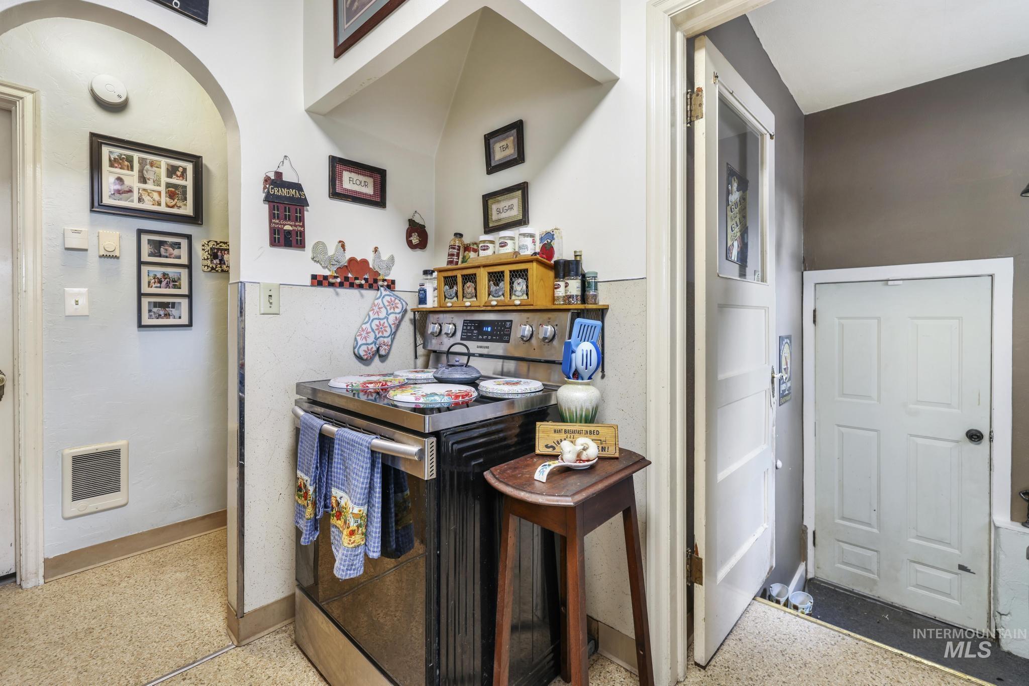 602 4th Avenue East, Gooding, Idaho 83330, 2 Bedrooms, 1 Bathroom, Residential For Sale, Price $259,990, 98963256