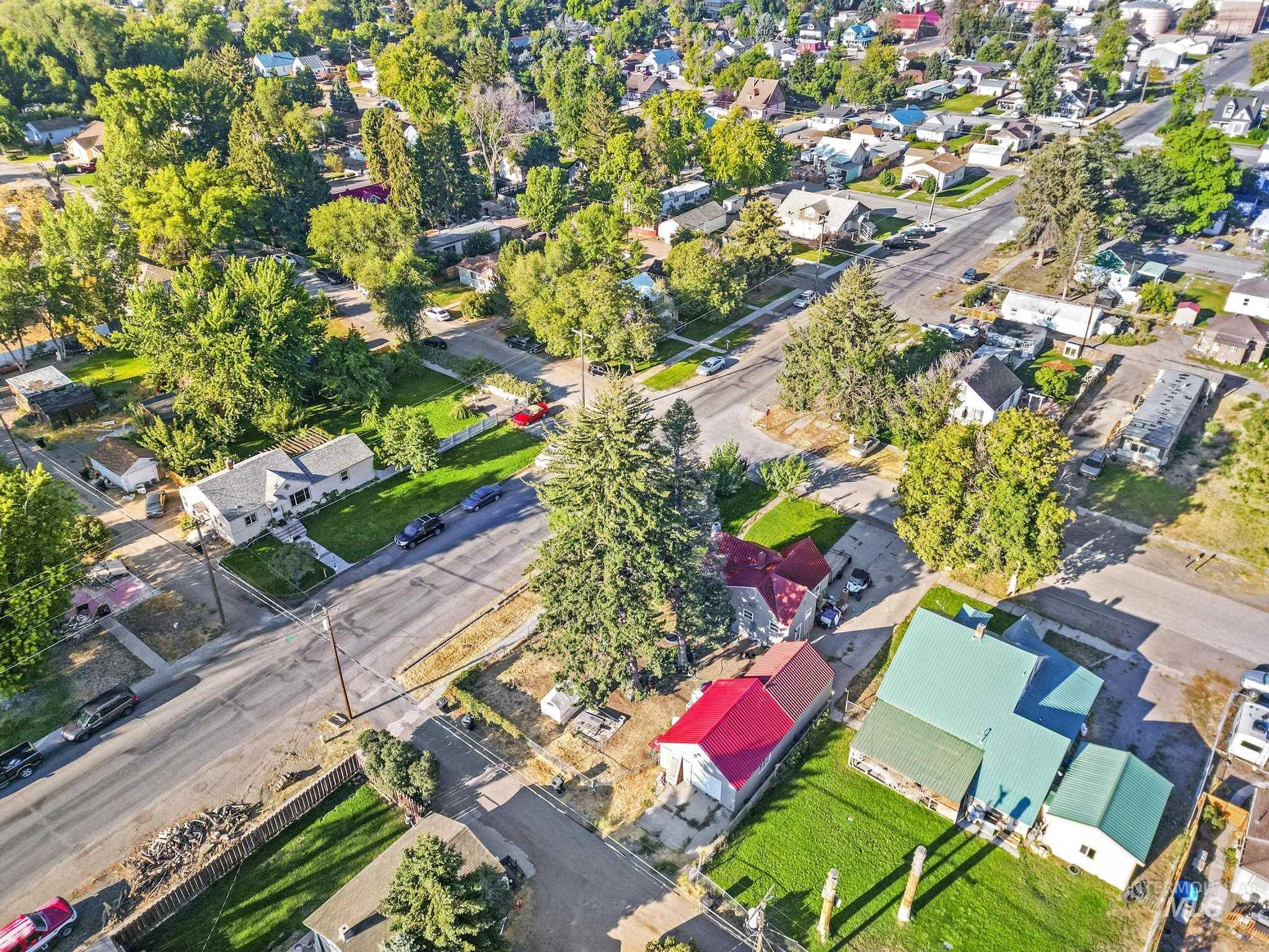 602 4th Avenue East, Gooding, Idaho 83330, 2 Bedrooms, 1 Bathroom, Residential For Sale, Price $259,990, 98963256