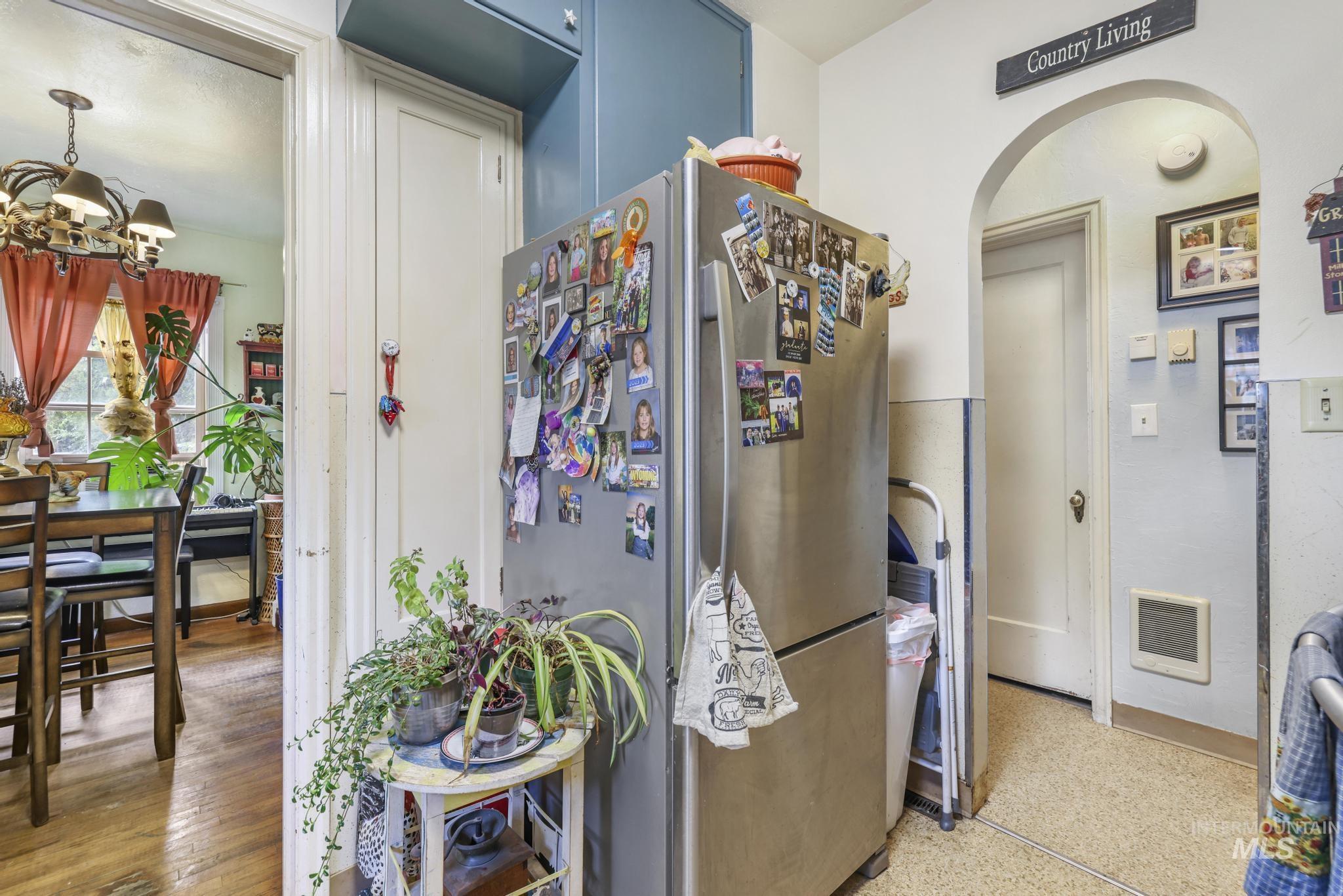 602 4th Avenue East, Gooding, Idaho 83330, 2 Bedrooms, 1 Bathroom, Residential For Sale, Price $259,990, 98963256