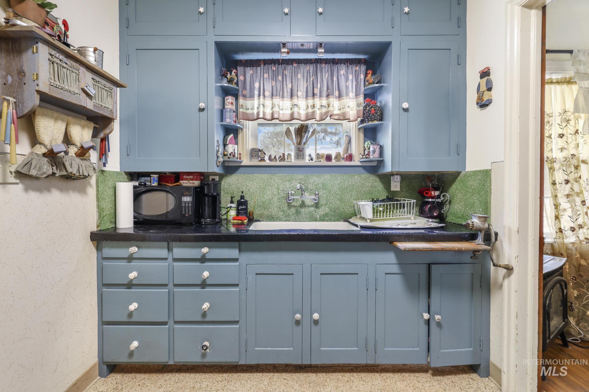 602 4th Avenue East, Gooding, Idaho 83330, 2 Bedrooms, 1 Bathroom, Residential For Sale, Price $259,990, 98963256