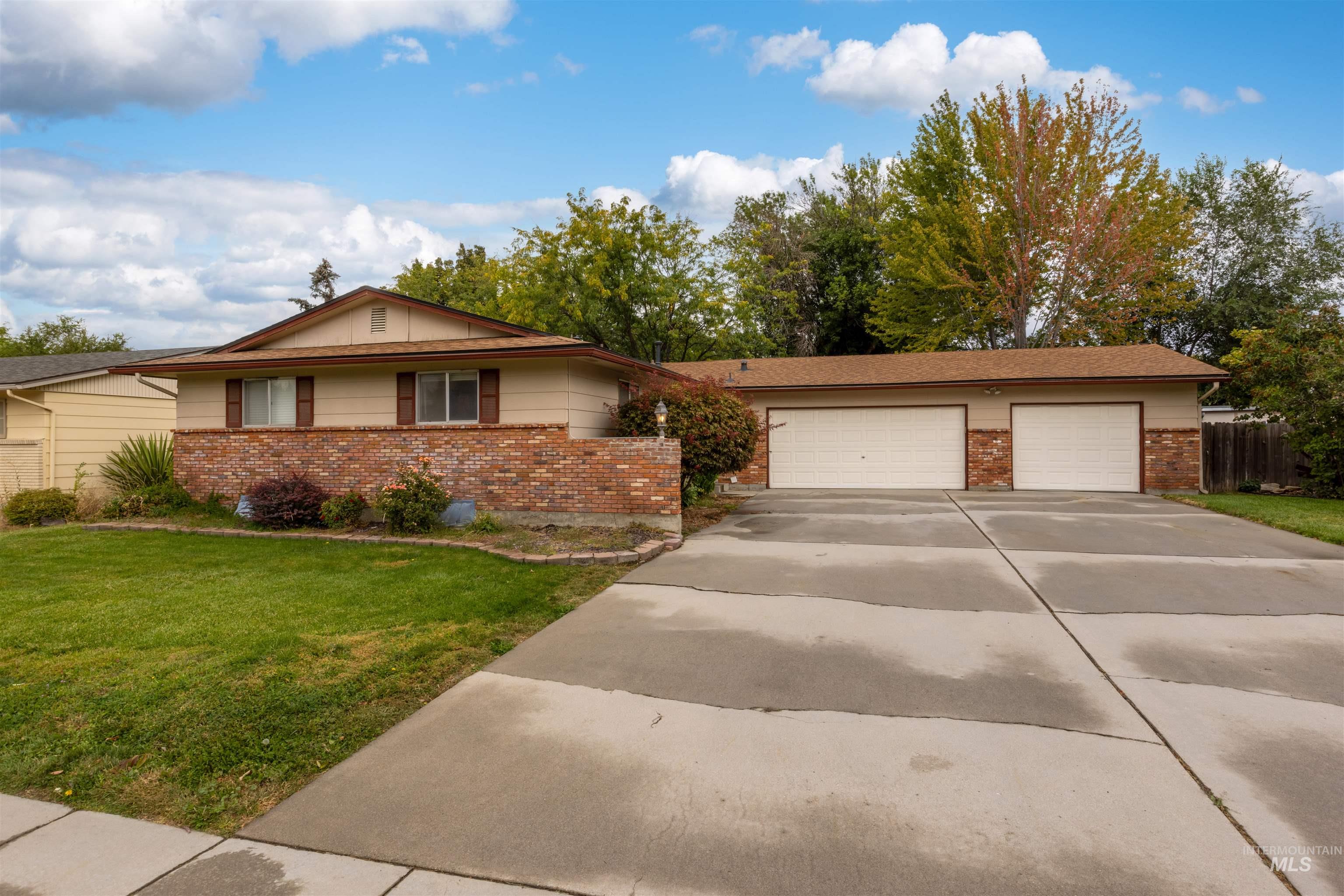 10866 W Sandhurst Dr, Boise, Idaho 83709-0263, 5 Bedrooms, 3 Bathrooms, Residential For Sale, Price $499,900,MLS 98963294