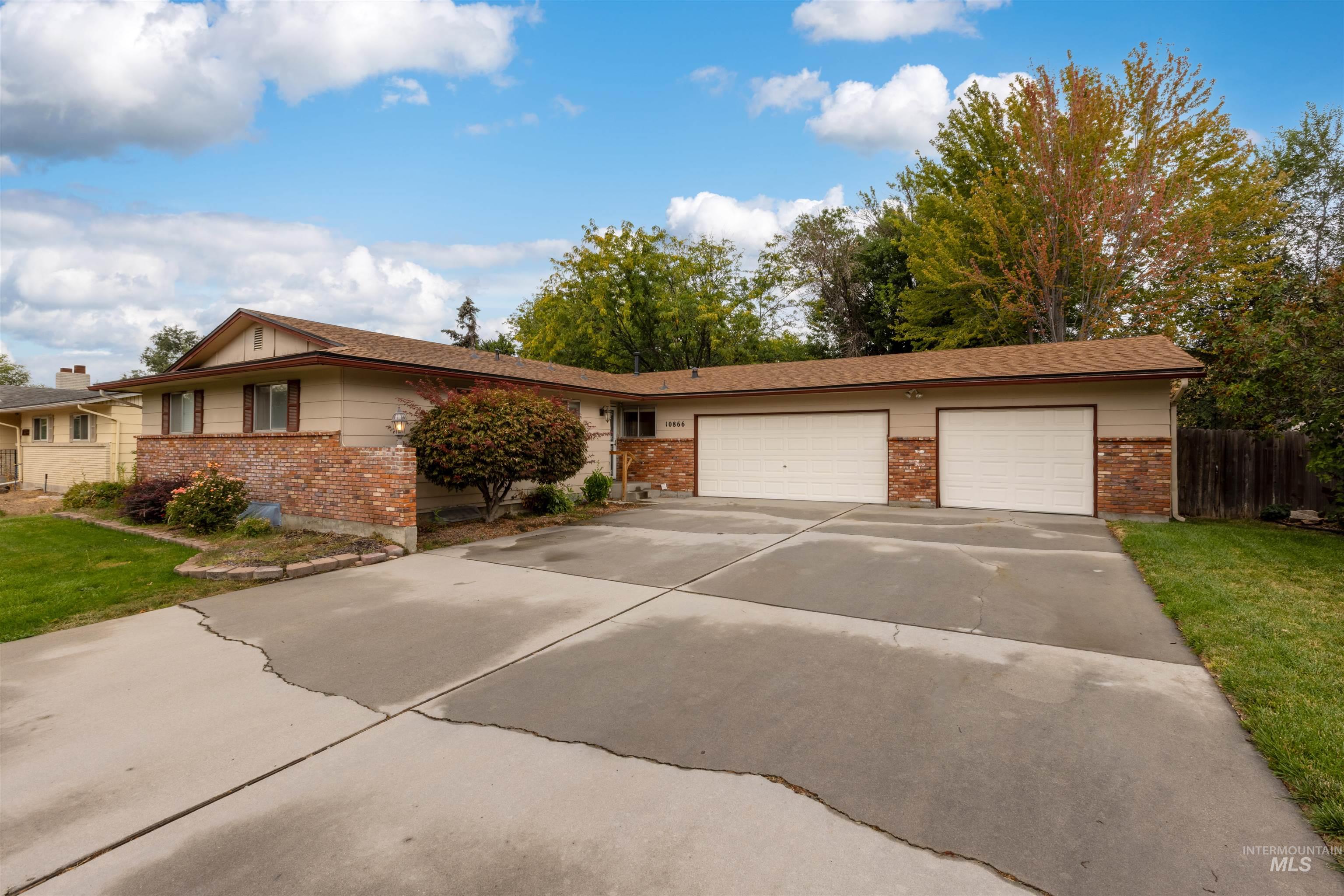 10866 W Sandhurst Dr, Boise, Idaho 83709-0263, 5 Bedrooms, 3 Bathrooms, Residential For Sale, Price $499,900,MLS 98963294