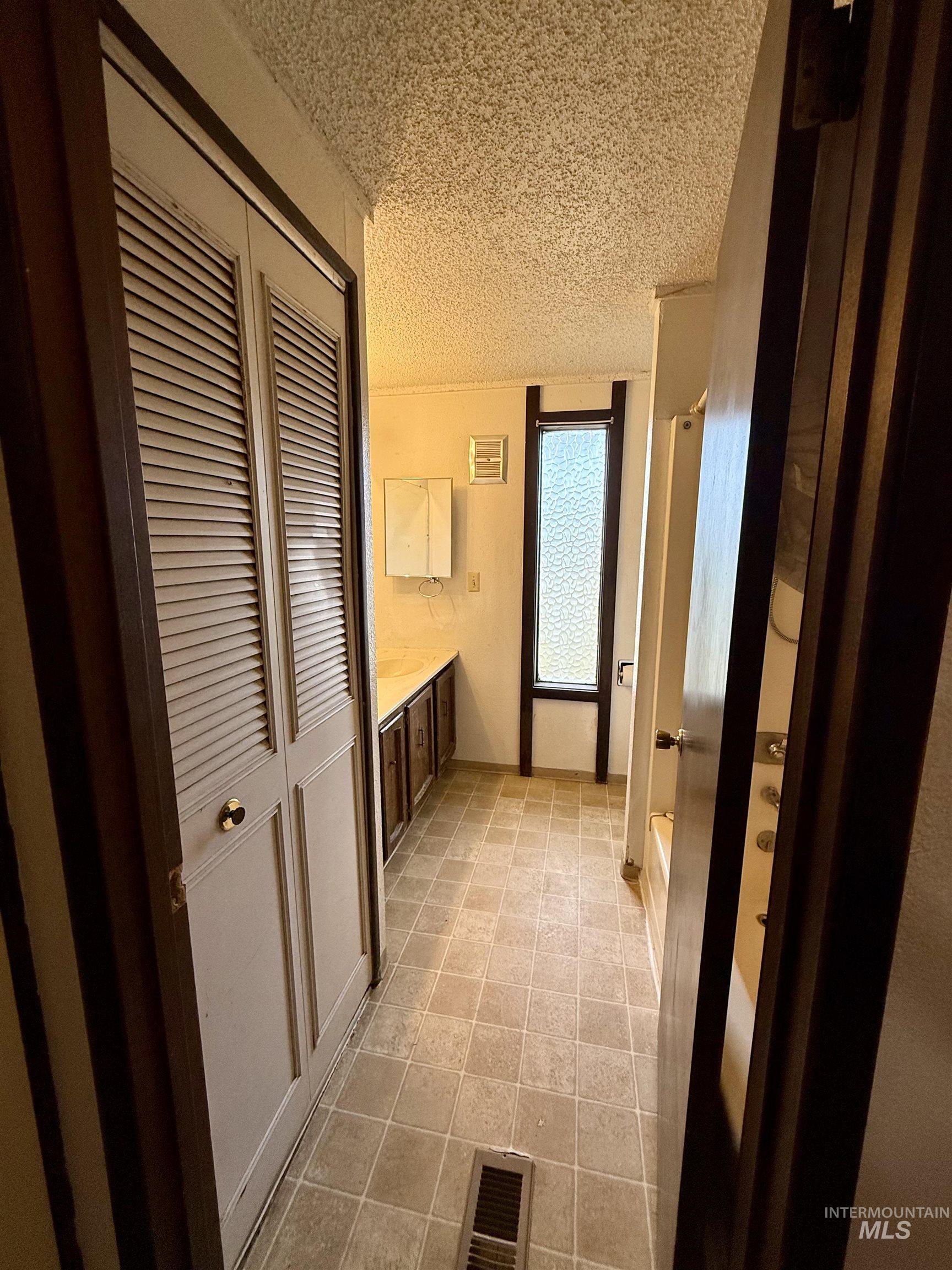 1920 E F St, Moscow, Idaho 83843, 4 Bedrooms, 2 Bathrooms, Residential For Sale, Price $285,000,MLS 98963315