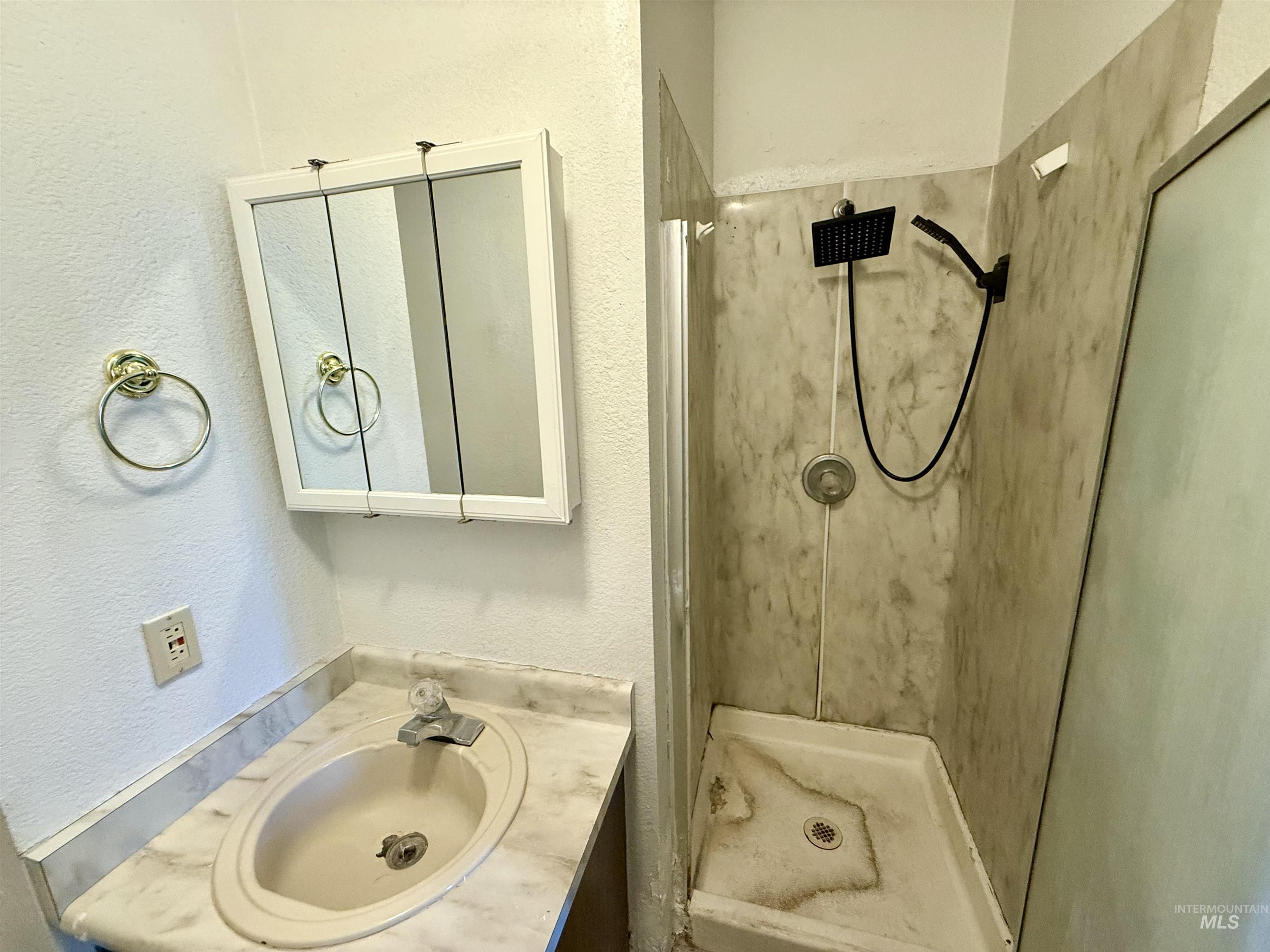 1920 E F St, Moscow, Idaho 83843, 4 Bedrooms, 2 Bathrooms, Residential For Sale, Price $285,000,MLS 98963315