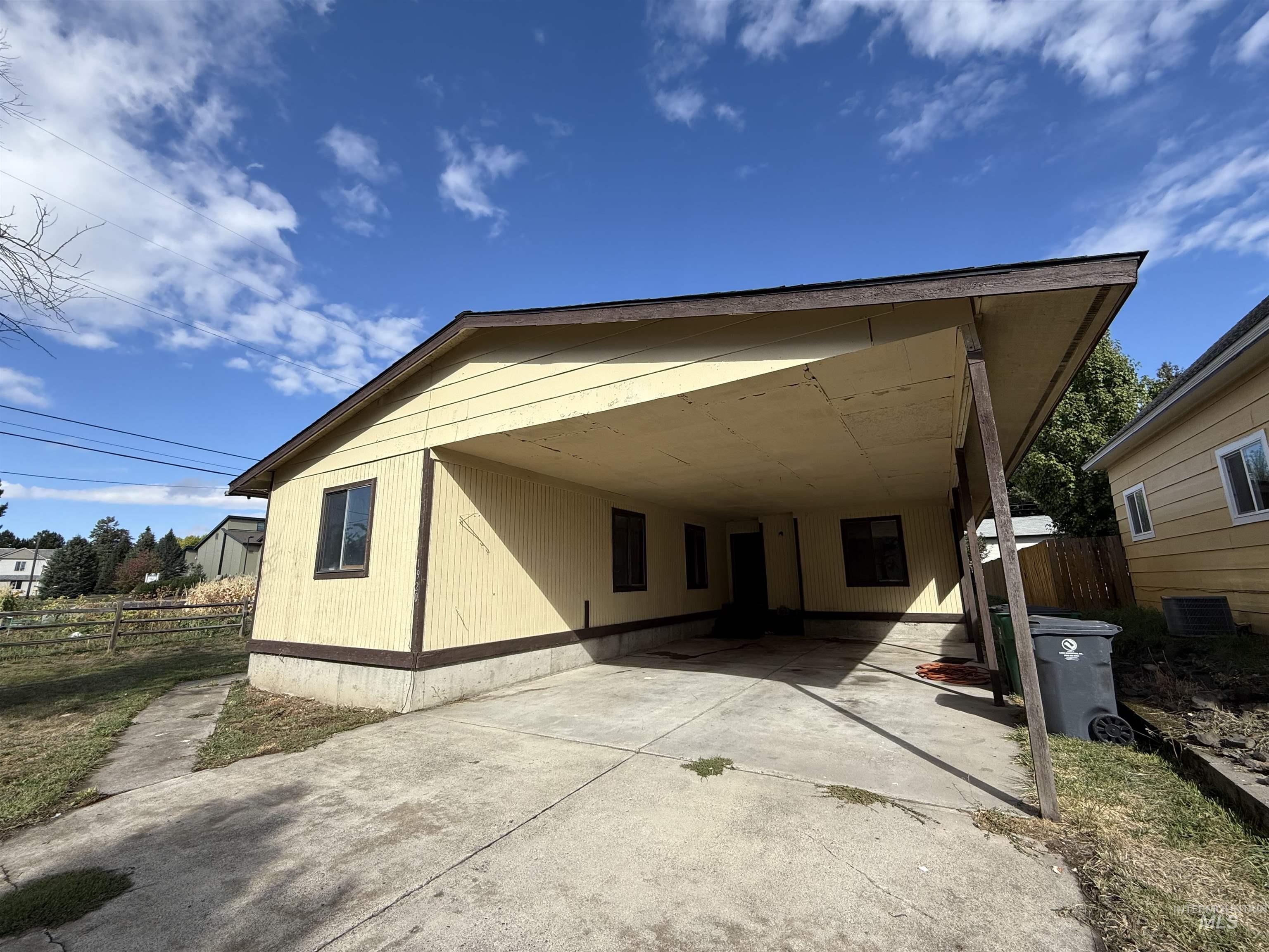 1920 E F St, Moscow, Idaho 83843, 4 Bedrooms, 2 Bathrooms, Residential For Sale, Price $285,000,MLS 98963315