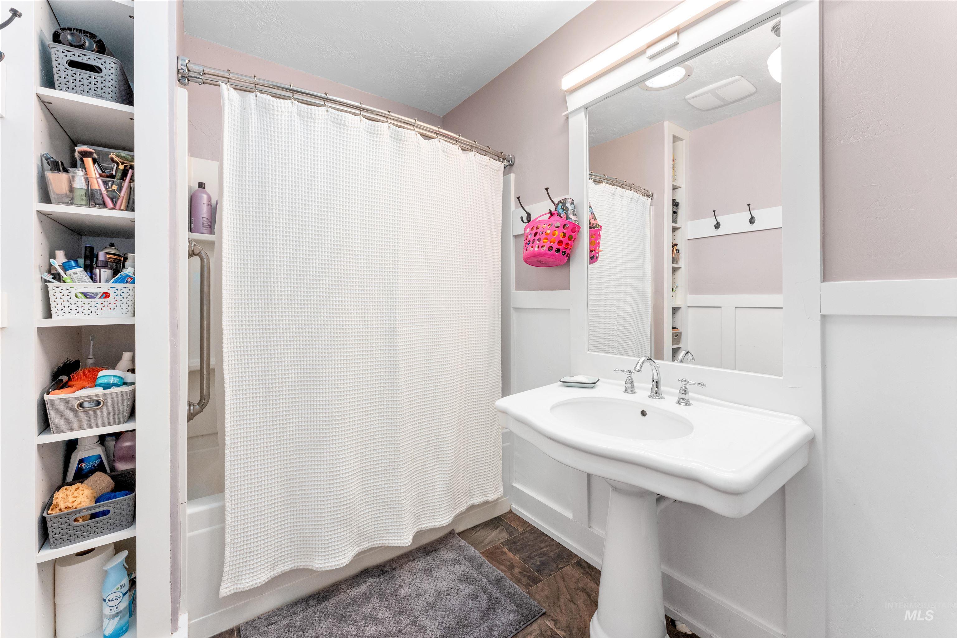 414 E 2nd Street, Emmett, Idaho 83617, 5 Bedrooms, 3 Bathrooms, Residential For Sale, Price $575,000, 98963339