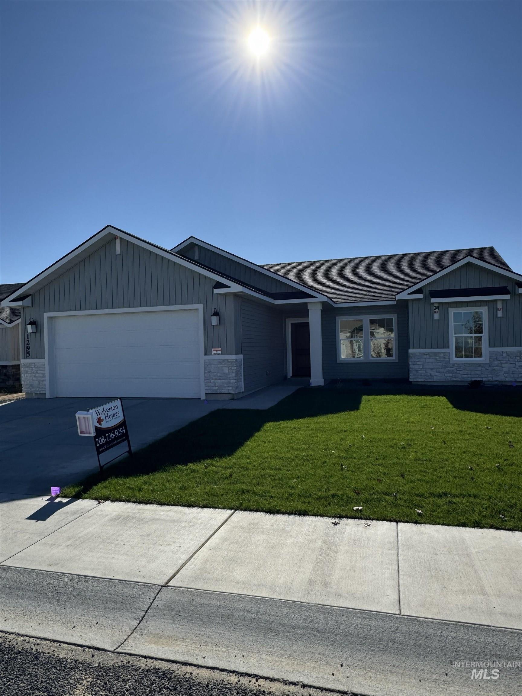 1295 Starlight Loop, Twin Falls, Idaho 83301, 3 Bedrooms, 2 Bathrooms, Residential For Sale, Price $399,900,MLS 98963351