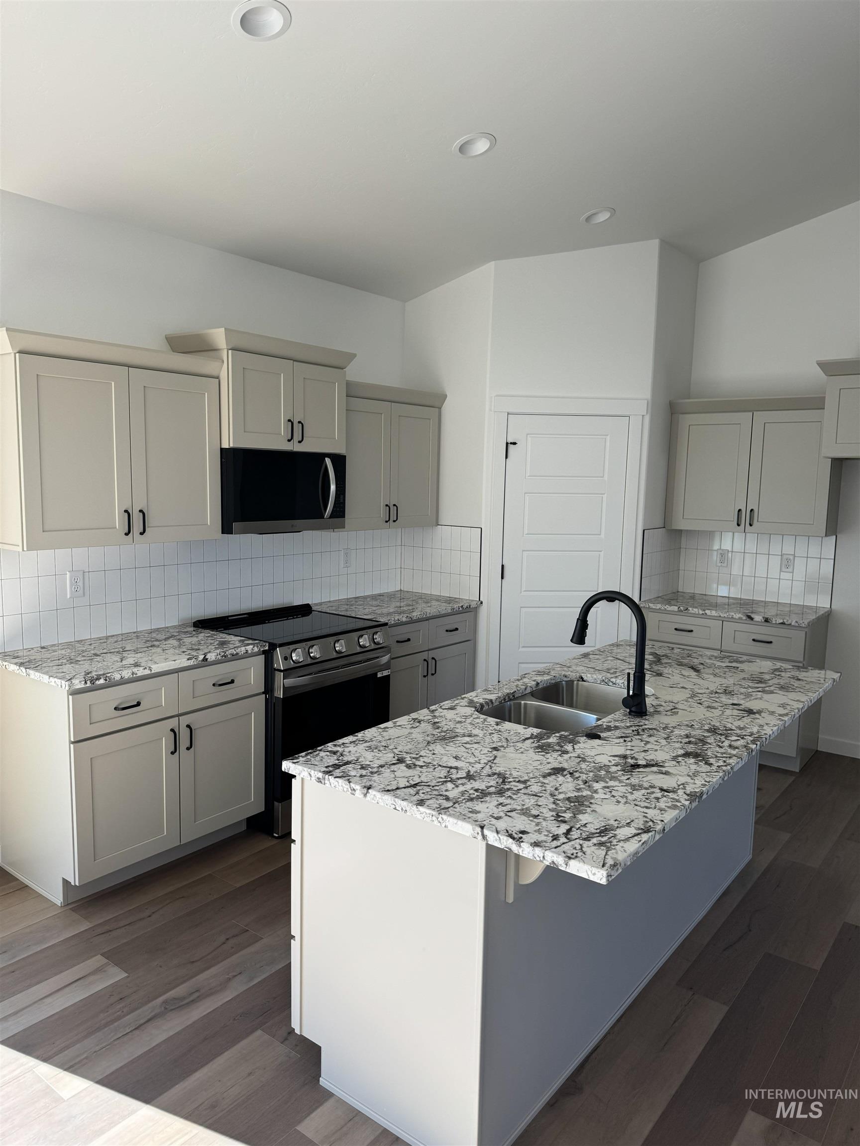 1295 Starlight Loop, Twin Falls, Idaho 83301, 3 Bedrooms, 2 Bathrooms, Residential For Sale, Price $399,800, 98963351