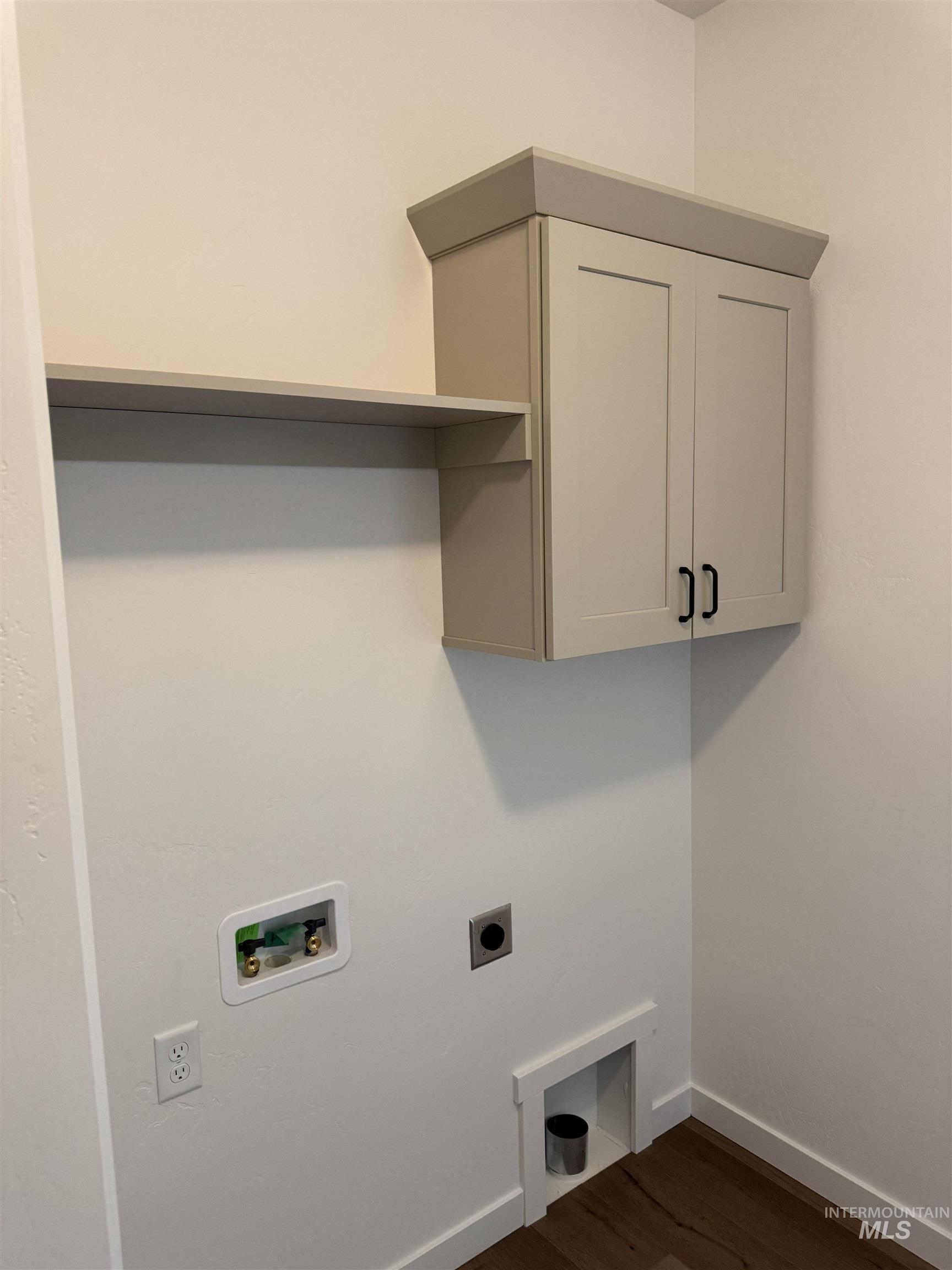 1295 Starlight Loop, Twin Falls, Idaho 83301, 3 Bedrooms, 2 Bathrooms, Residential For Sale, Price $399,900,MLS 98963351