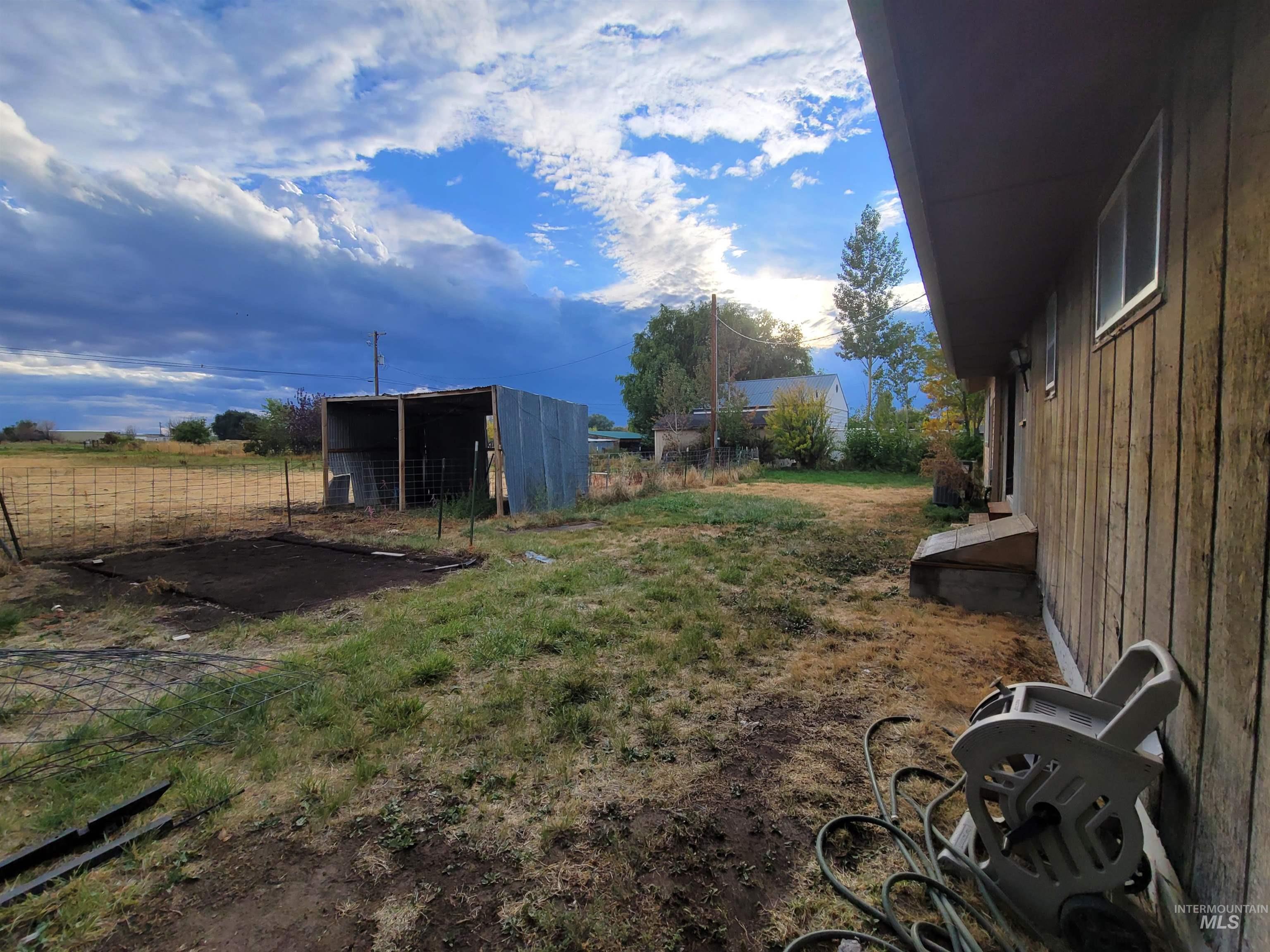 221 Juniper St, Buhl, Idaho 83316, 2 Bedrooms, 1 Bathroom, Residential For Sale, Price $265,000,MLS 98963362