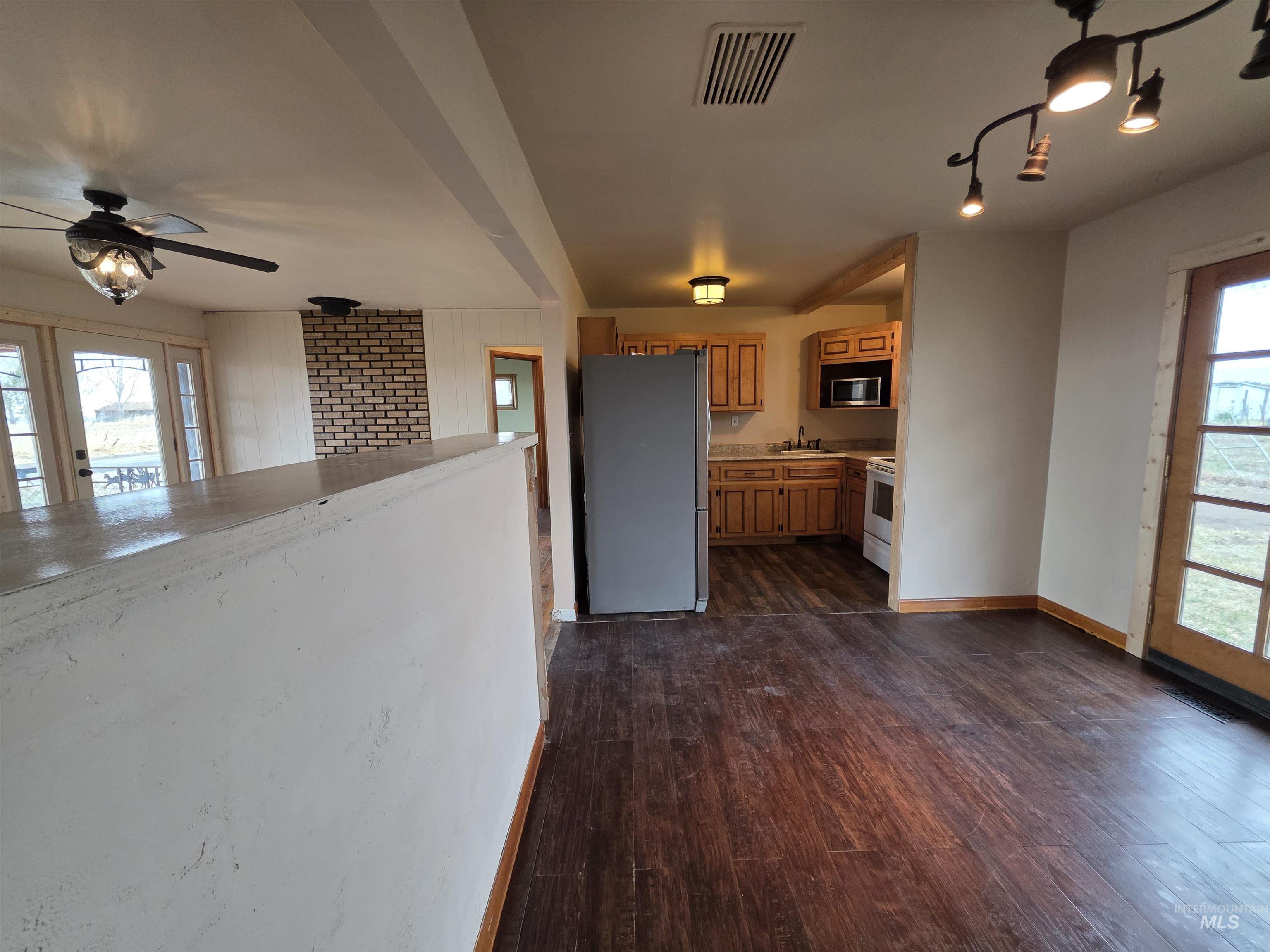 221 Juniper St, Buhl, Idaho 83316, 2 Bedrooms, 1 Bathroom, Residential For Sale, Price $260,000, 98963362