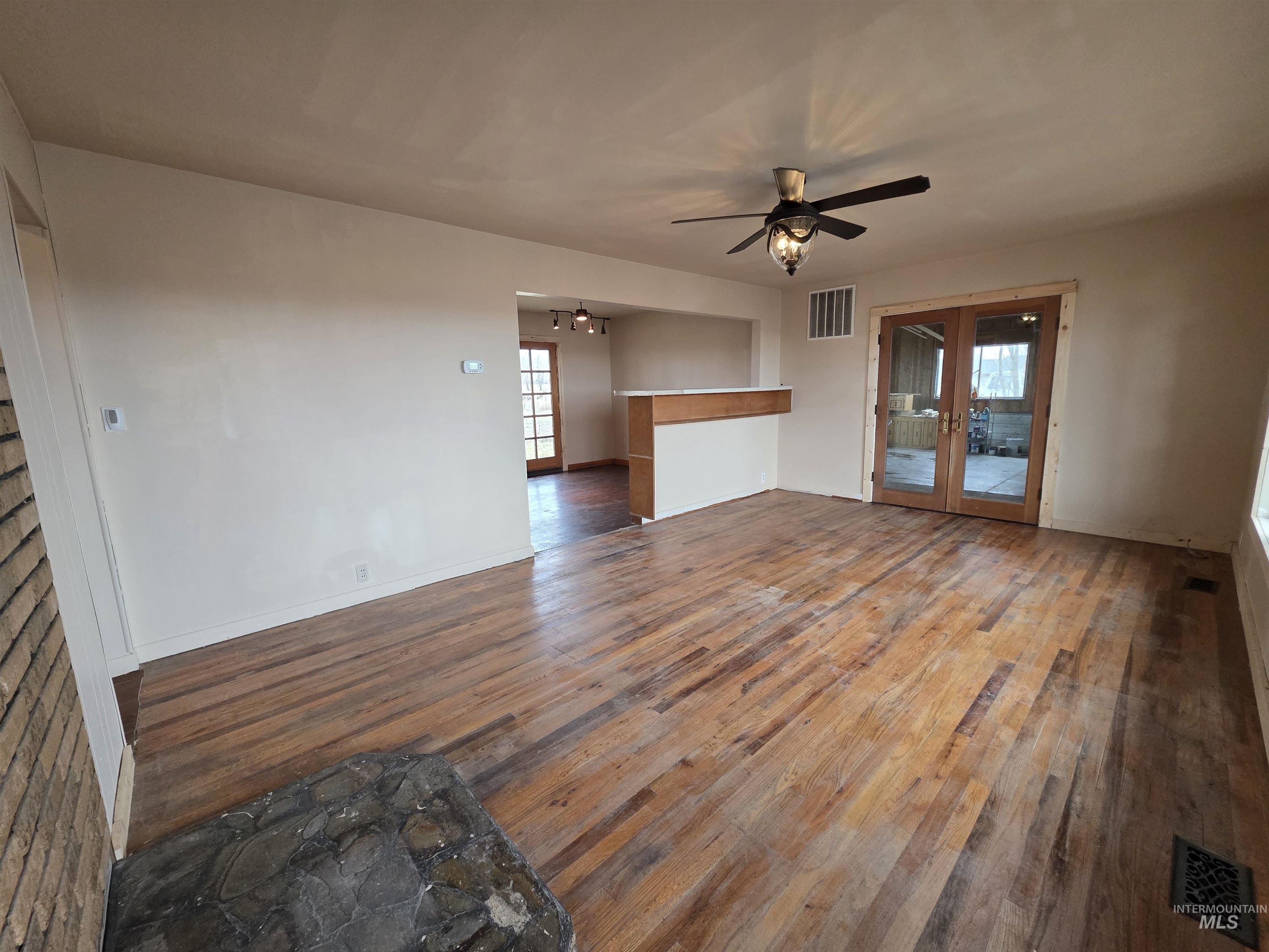 221 Juniper St, Buhl, Idaho 83316, 2 Bedrooms, 1 Bathroom, Residential For Sale, Price $260,000, 98963362