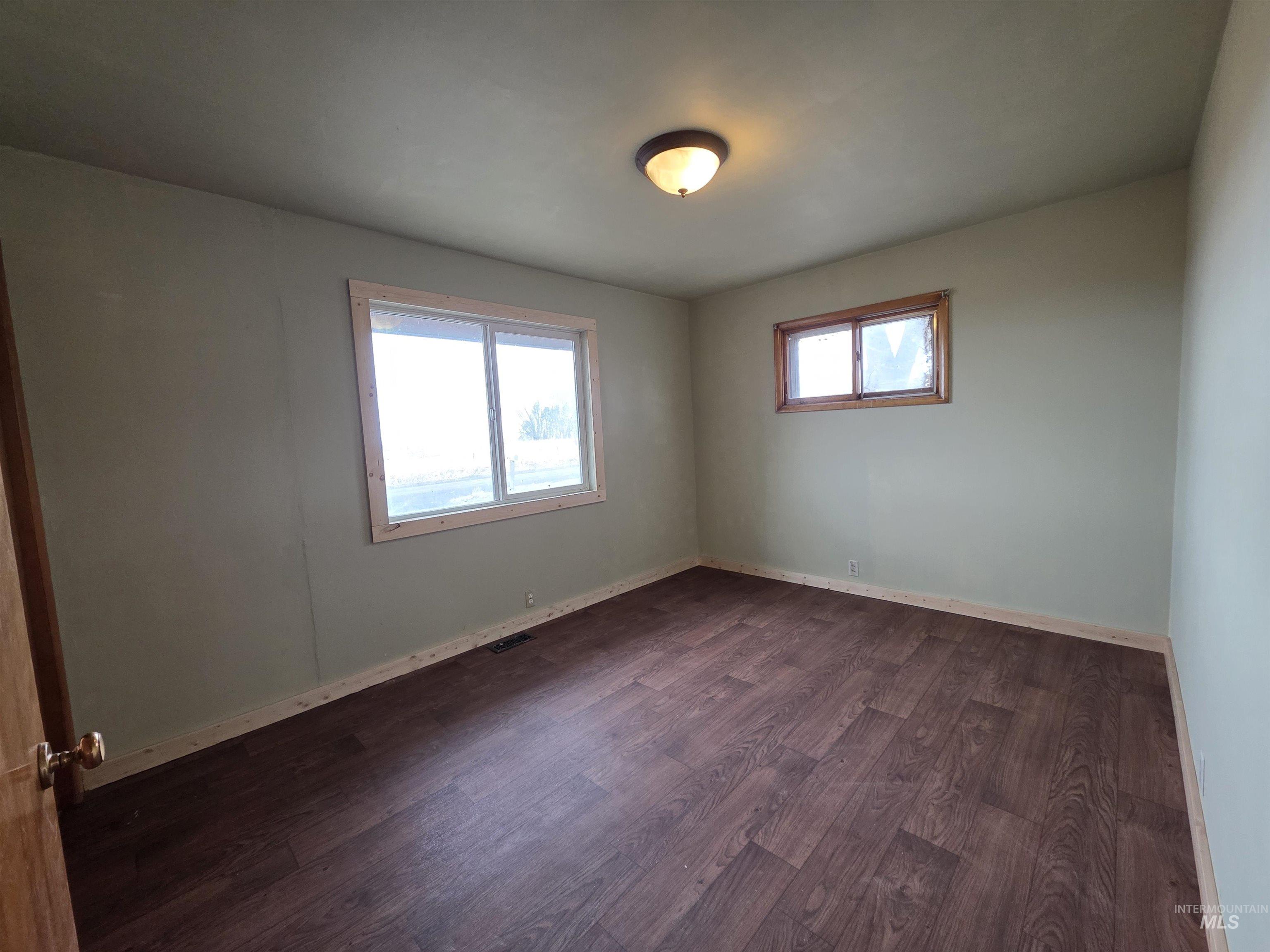 221 Juniper St, Buhl, Idaho 83316, 2 Bedrooms, 1 Bathroom, Residential For Sale, Price $260,000, 98963362