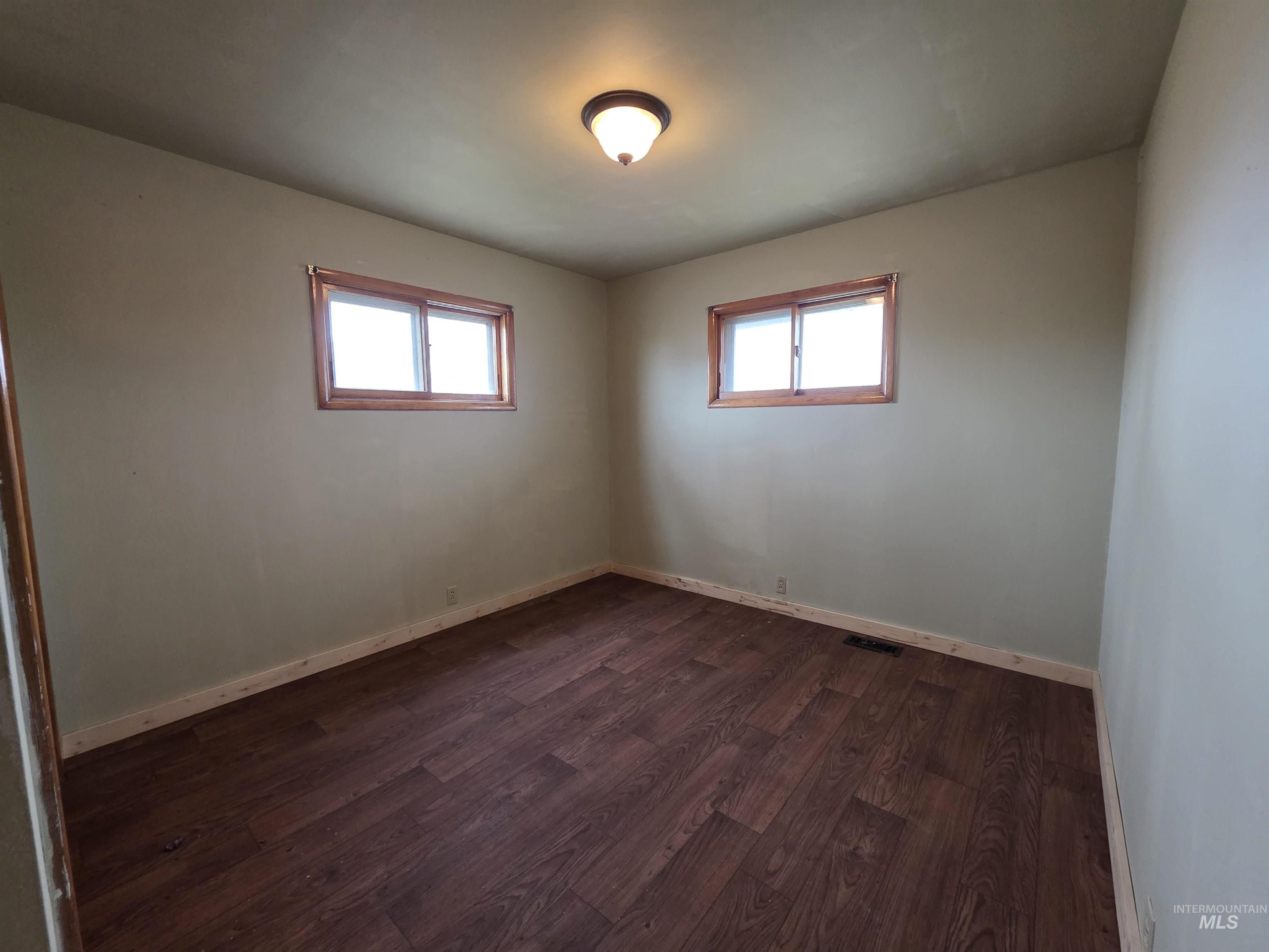 221 Juniper St, Buhl, Idaho 83316, 2 Bedrooms, 1 Bathroom, Residential For Sale, Price $260,000, 98963362