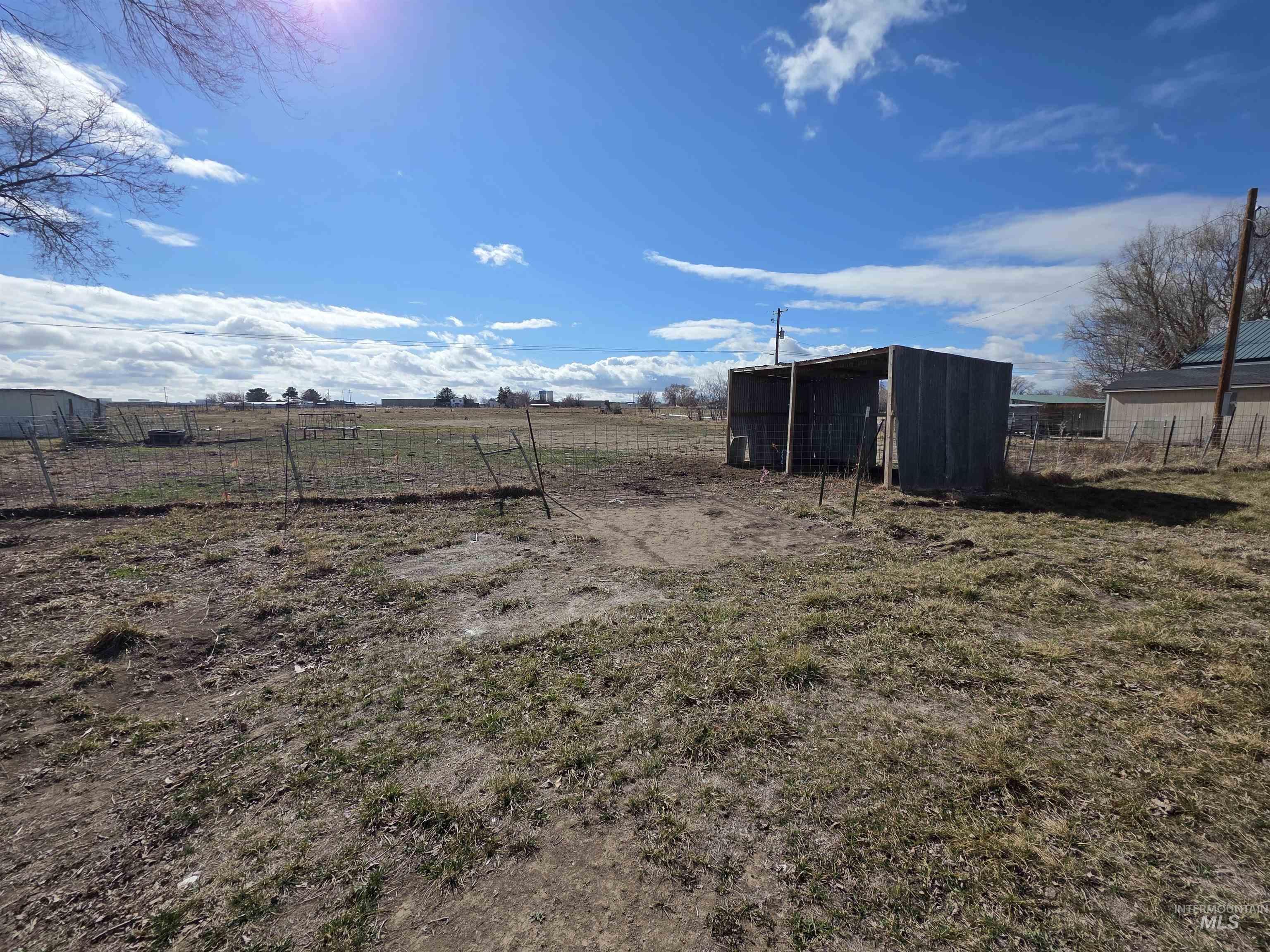 221 Juniper St, Buhl, Idaho 83316, 2 Bedrooms, 1 Bathroom, Residential For Sale, Price $260,000, 98963362