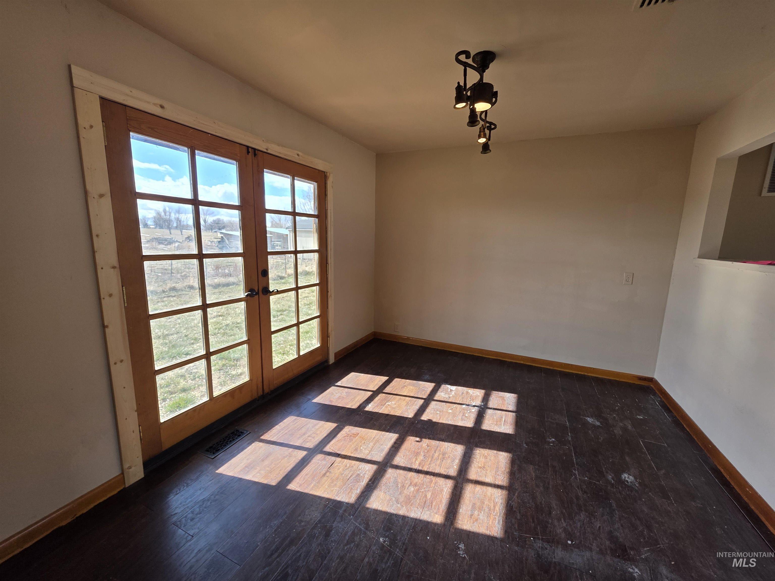 221 Juniper St, Buhl, Idaho 83316, 2 Bedrooms, 1 Bathroom, Residential For Sale, Price $265,000, 98963362