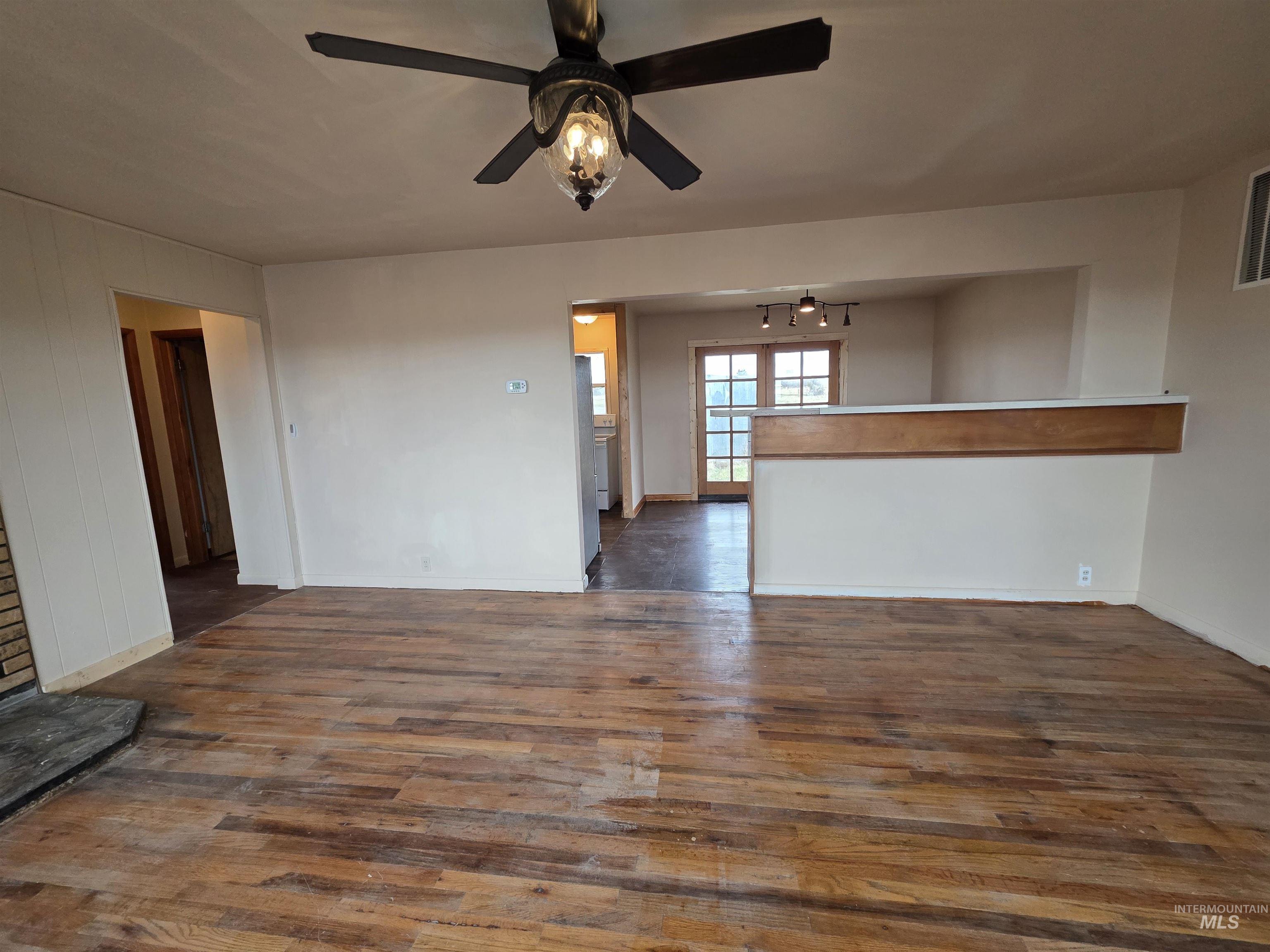 221 Juniper St, Buhl, Idaho 83316, 2 Bedrooms, 1 Bathroom, Residential For Sale, Price $260,000, 98963362