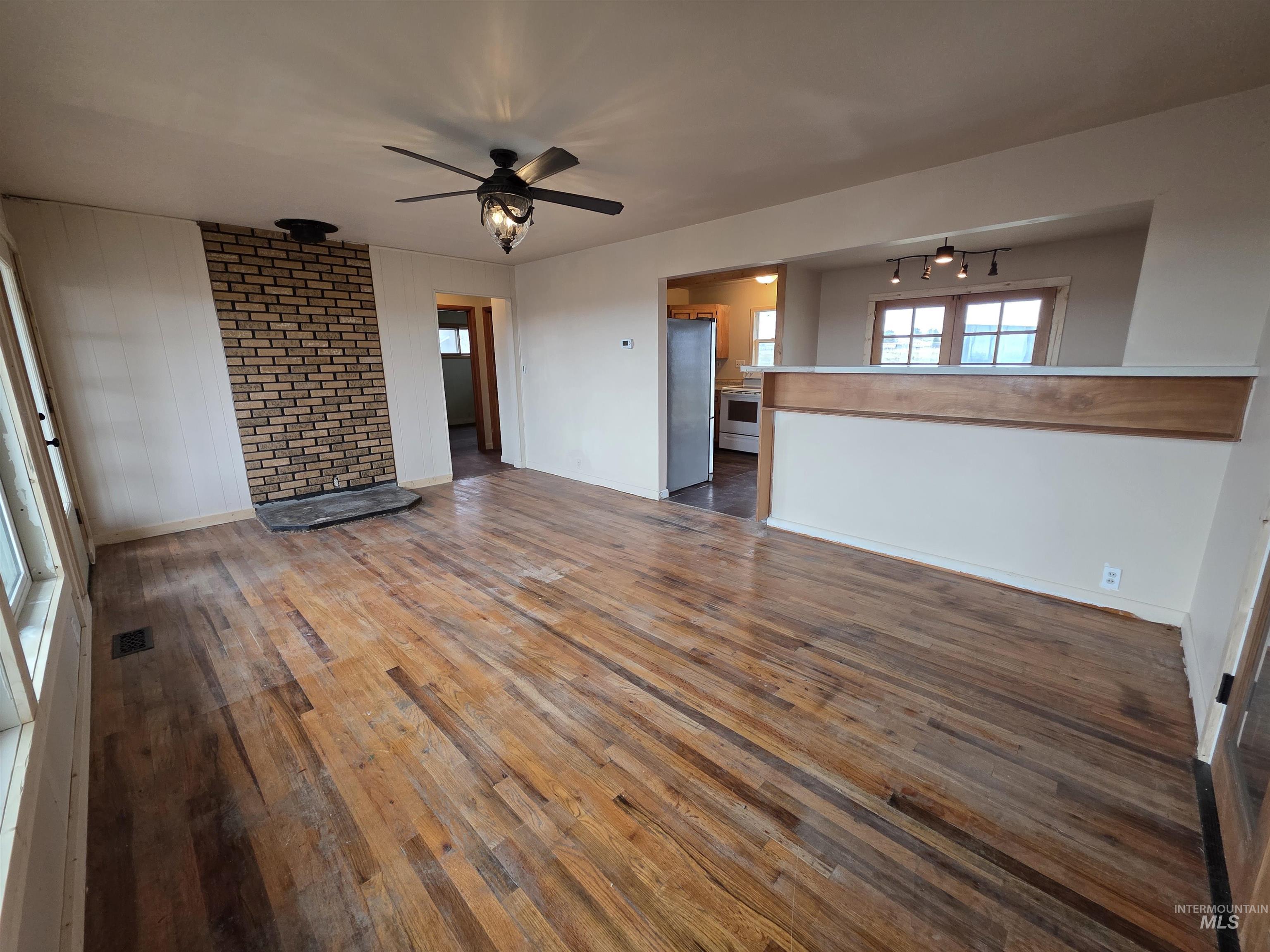 221 Juniper St, Buhl, Idaho 83316, 2 Bedrooms, 1 Bathroom, Residential For Sale, Price $260,000, 98963362