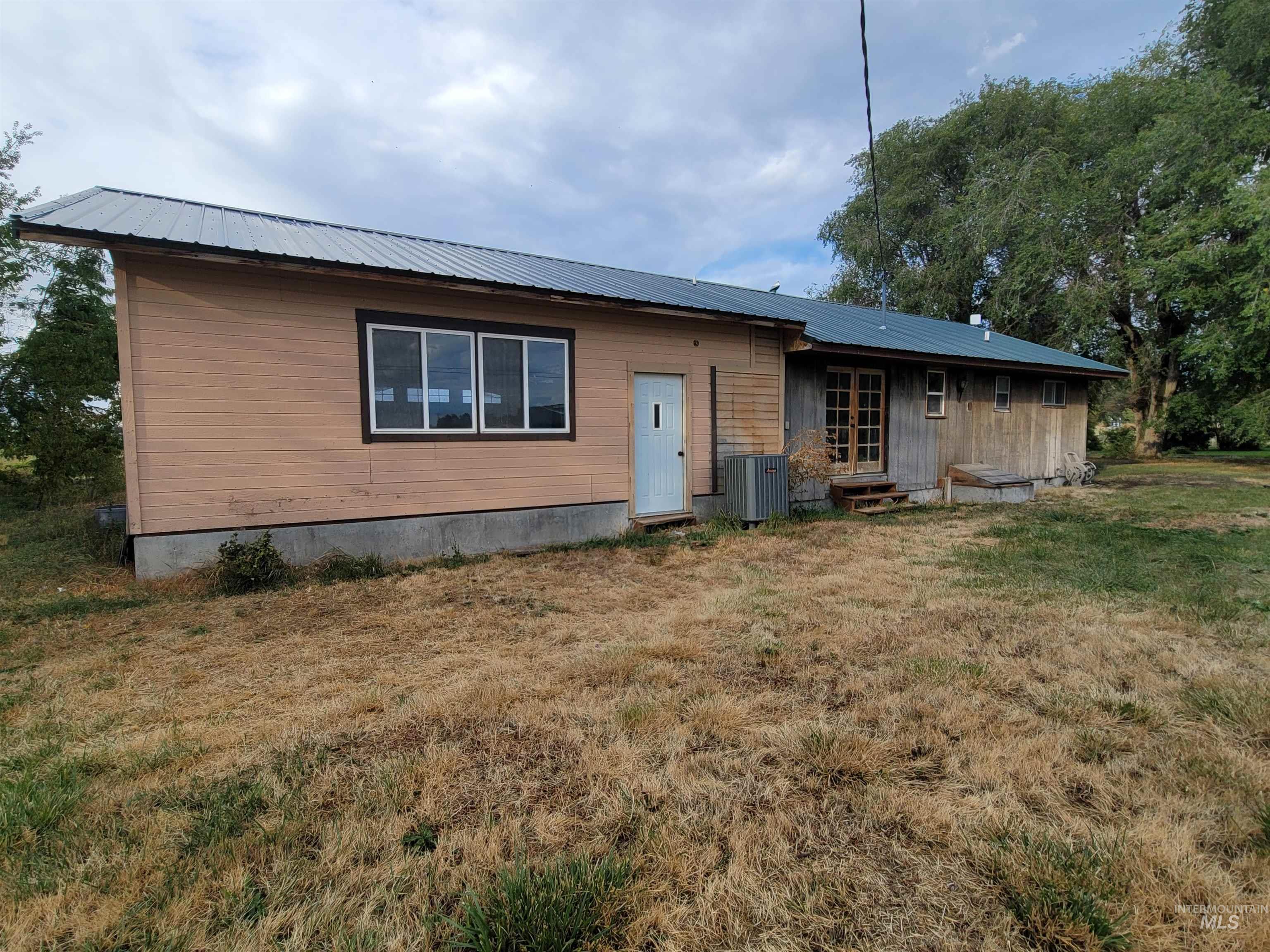 221 Juniper St, Buhl, Idaho 83316, 2 Bedrooms, 1 Bathroom, Residential For Sale, Price $265,000,MLS 98963362