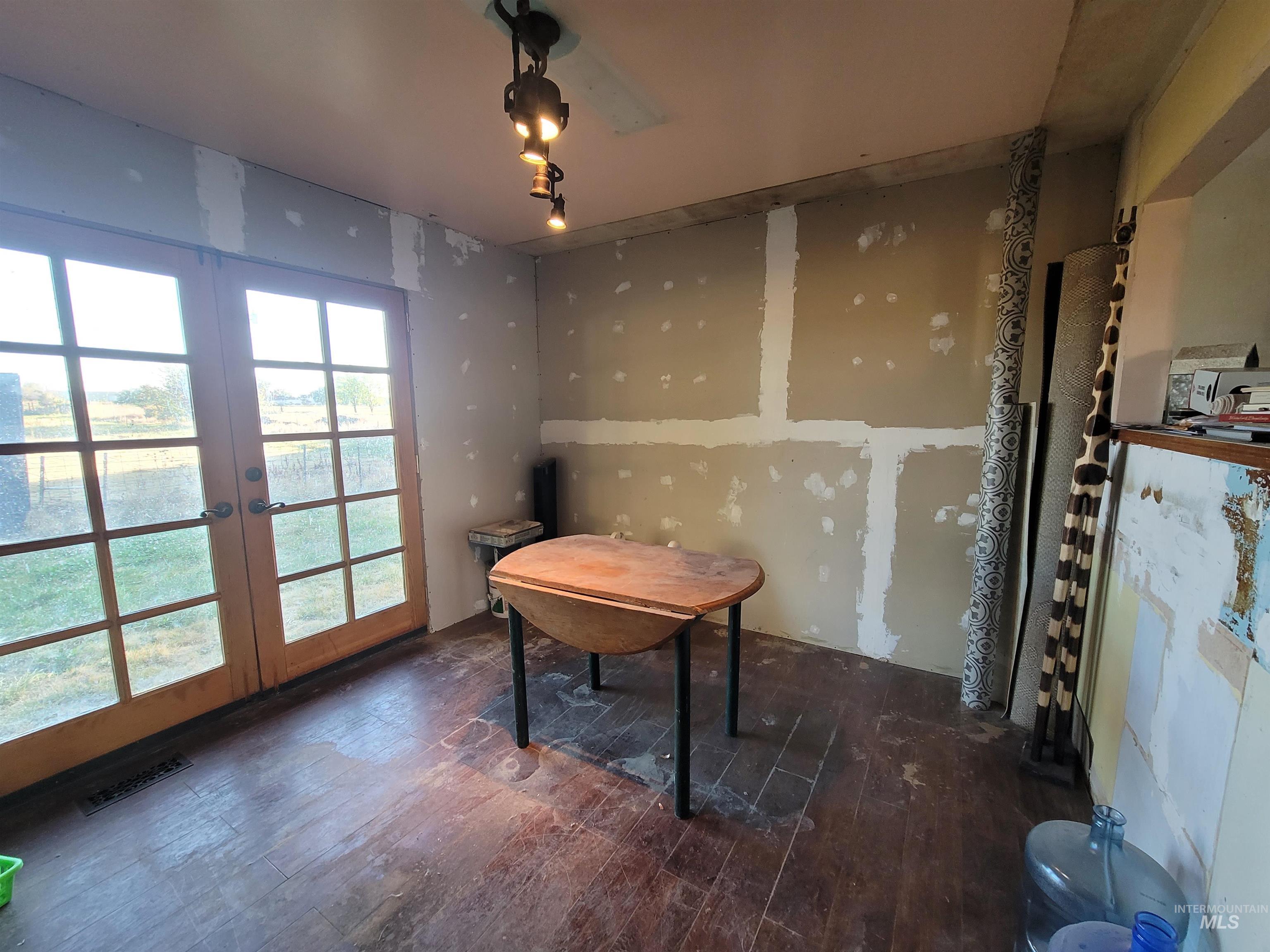 221 Juniper St, Buhl, Idaho 83316, 2 Bedrooms, 1 Bathroom, Residential For Sale, Price $265,000,MLS 98963362