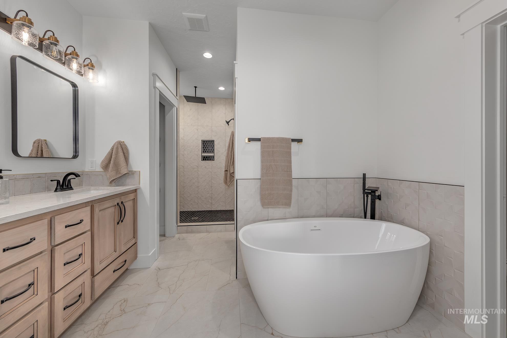 780 Oakmont, Payette, Idaho 83661, 4 Bedrooms, 2.5 Bathrooms, Residential For Sale, Price $590,000,MLS 98963364