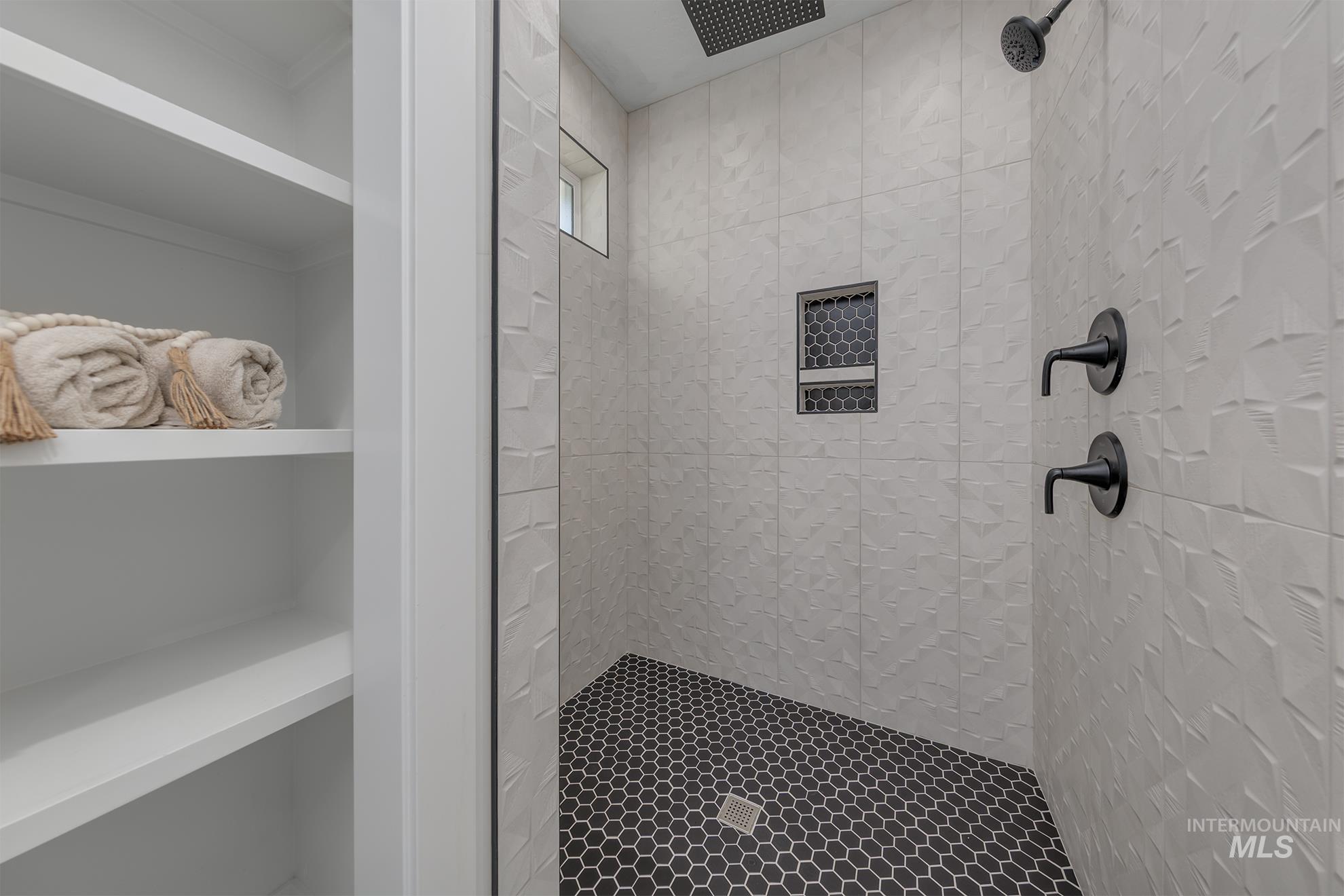 780 Oakmont, Payette, Idaho 83661, 4 Bedrooms, 2.5 Bathrooms, Residential For Sale, Price $590,000,MLS 98963364