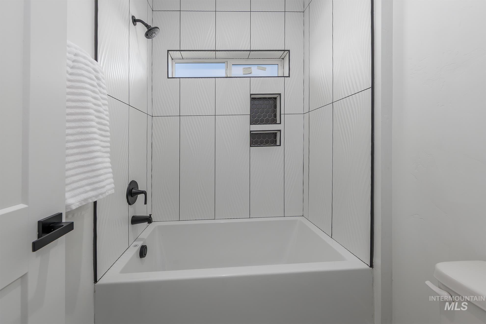 780 Oakmont, Payette, Idaho 83661, 4 Bedrooms, 2.5 Bathrooms, Residential For Sale, Price $590,000,MLS 98963364