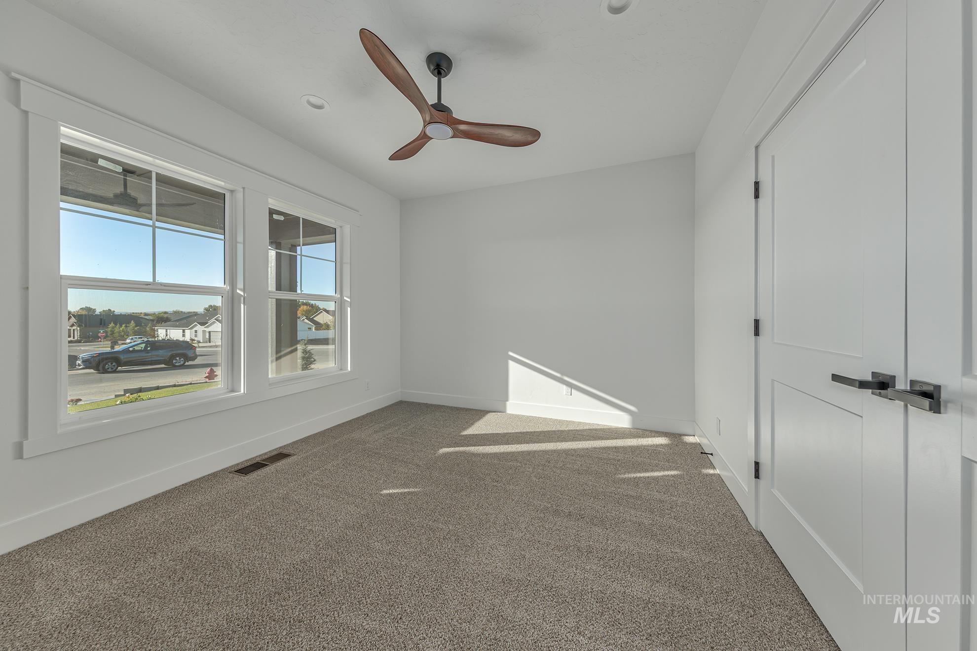 780 Oakmont, Payette, Idaho 83661, 4 Bedrooms, 2.5 Bathrooms, Residential For Sale, Price $590,000,MLS 98963364