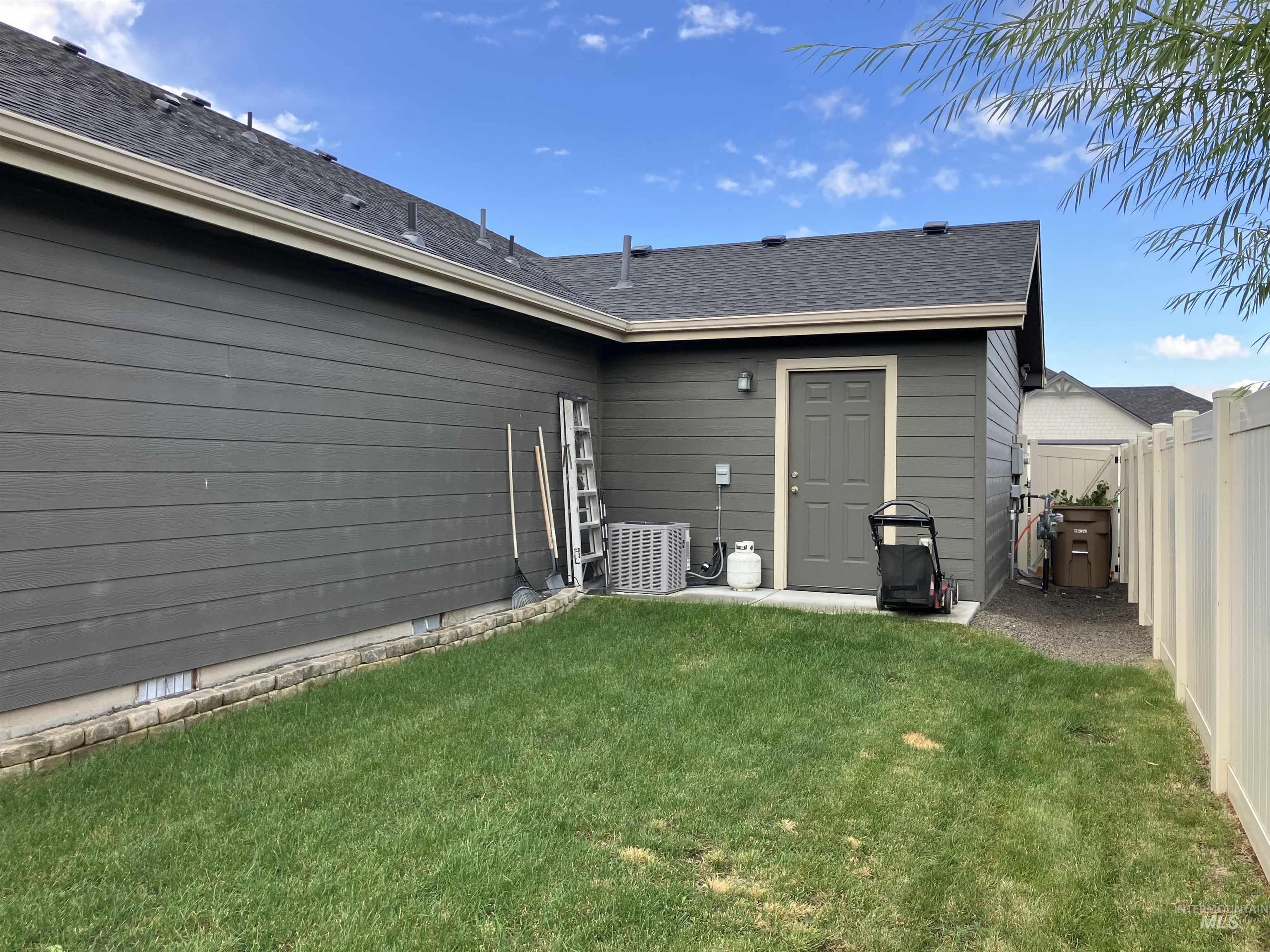 1570 Rome Ave, Emmett, Idaho 83617, 3 Bedrooms, 2 Bathrooms, Residential For Sale, Price $409,900,MLS 98963368