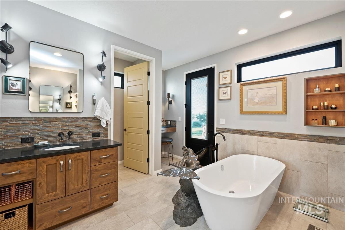 11326 W Rio Rd, Caldwell, Idaho 83607-4816, 3 Bedrooms, 3 Bathrooms, Residential For Sale, Price $1,265,000,MLS 98963390