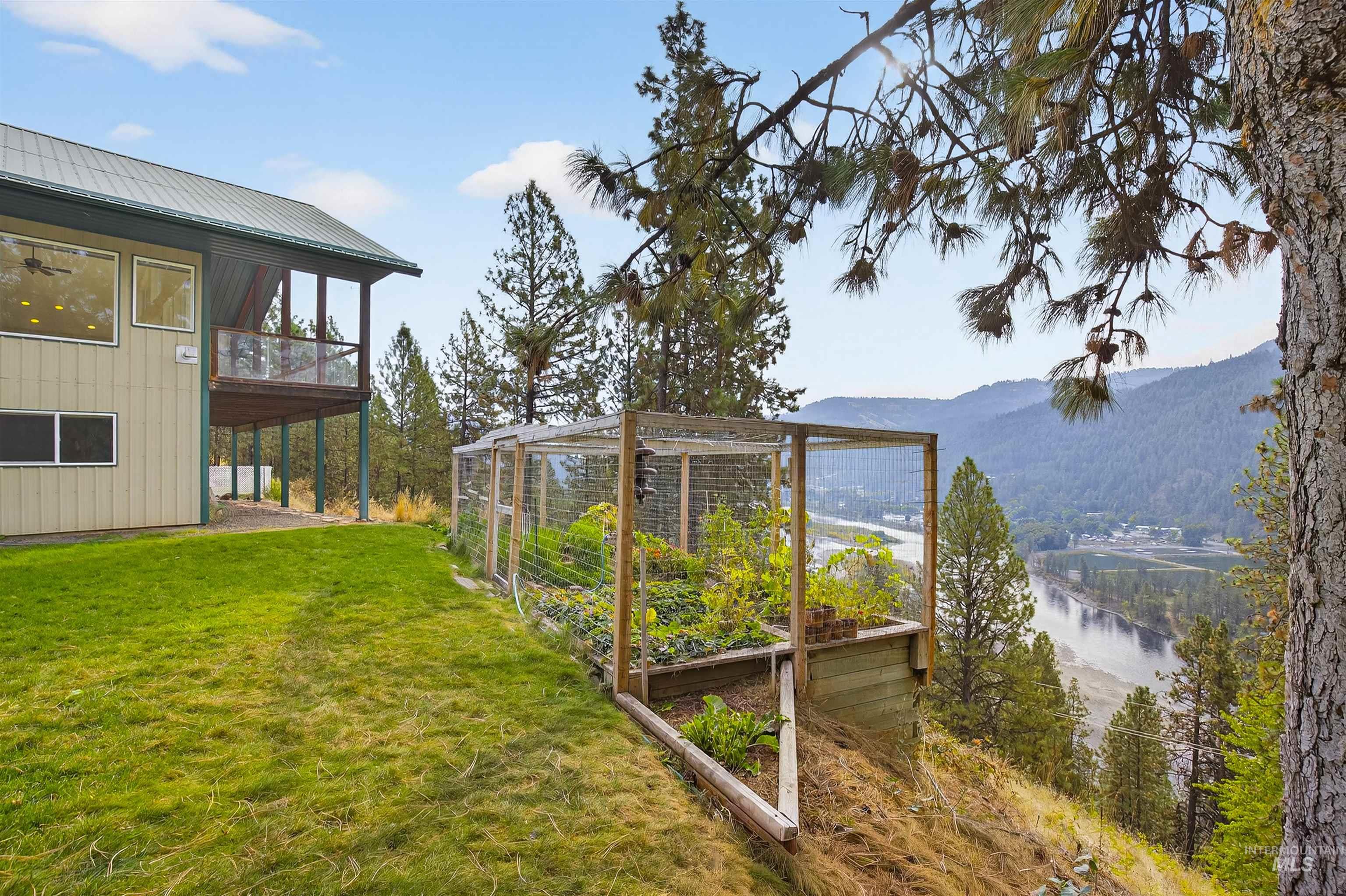 283 Quail Dr, Ahsahka, Idaho 83520, 2 Bedrooms, 2 Bathrooms, Residential For Sale, Price $599,000,MLS 98963401