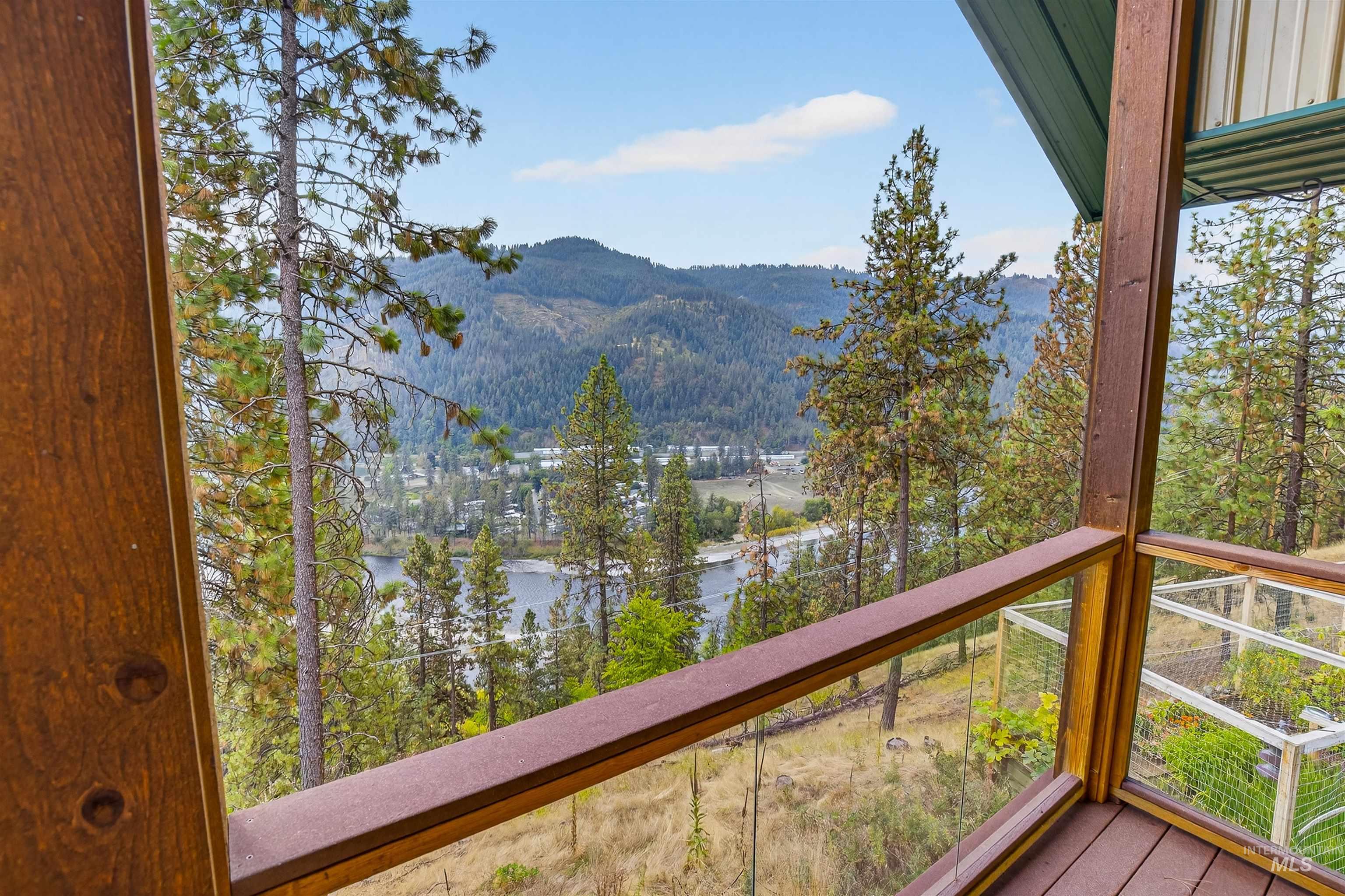 283 Quail Dr, Ahsahka, Idaho 83520, 2 Bedrooms, 2 Bathrooms, Residential For Sale, Price $599,000,MLS 98963401