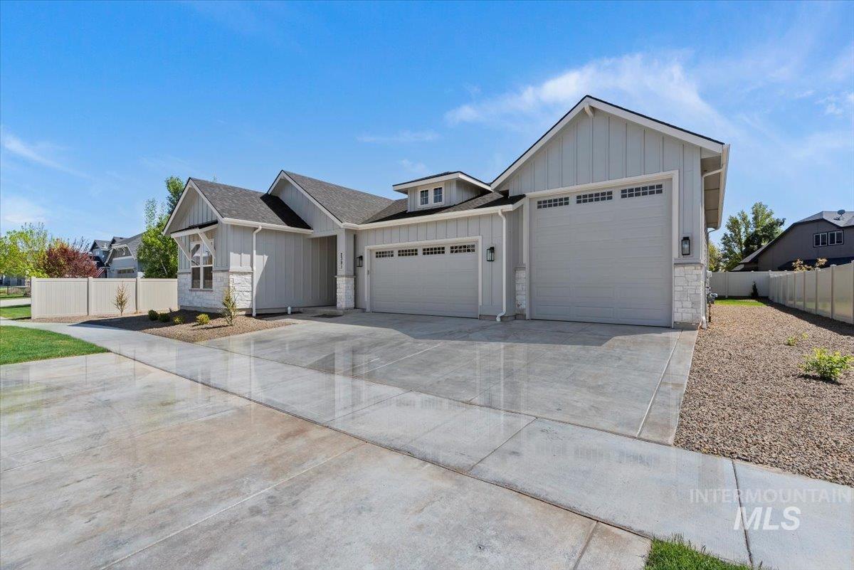 2391 E Snocreek Dr, Eagle, Idaho 83616, 3 Bedrooms, 2.5 Bathrooms, Residential For Sale, Price $799,900,MLS 98963423