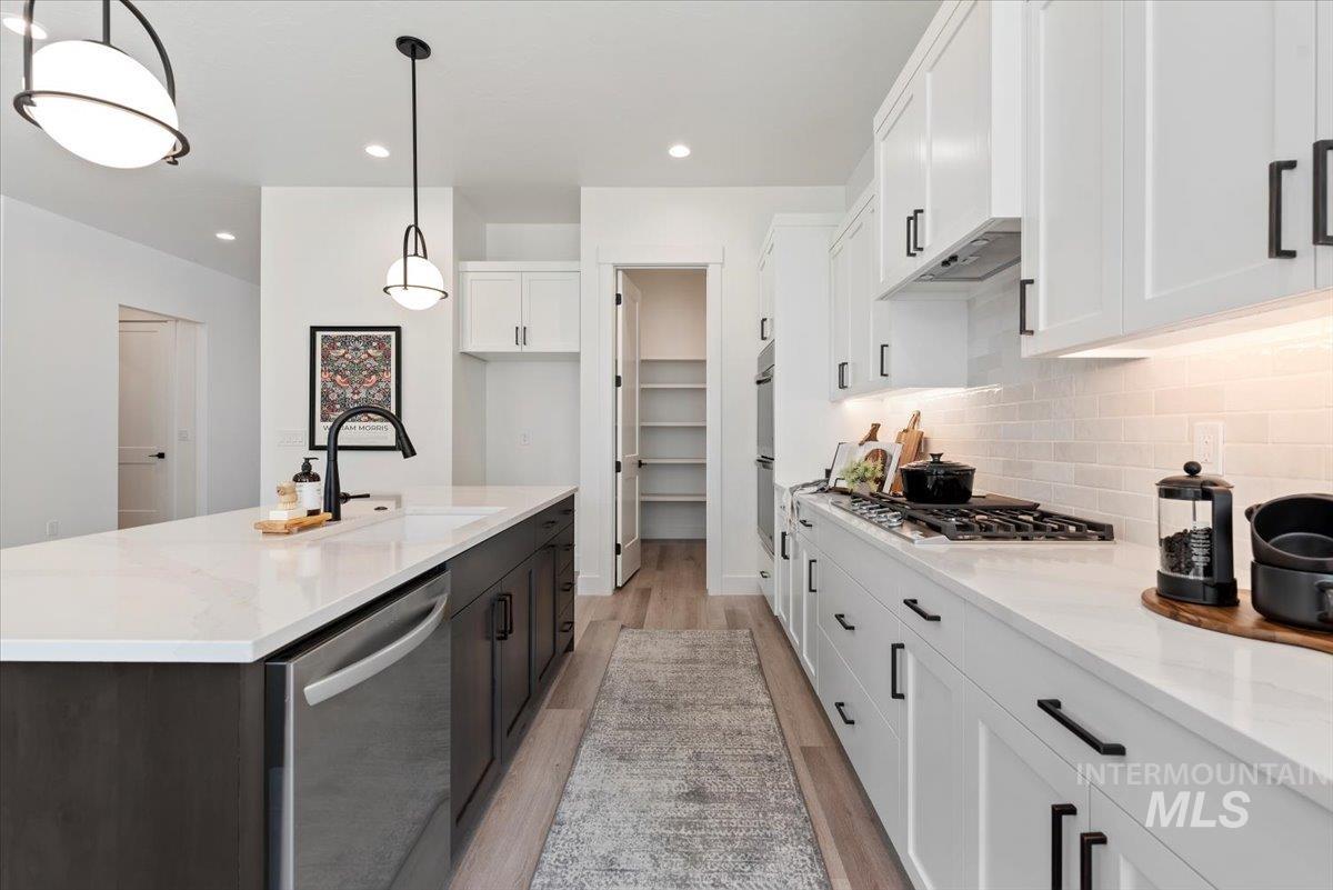 2391 E Snocreek Dr, Eagle, Idaho 83616, 3 Bedrooms, 2.5 Bathrooms, Residential For Sale, Price $799,900,MLS 98963423