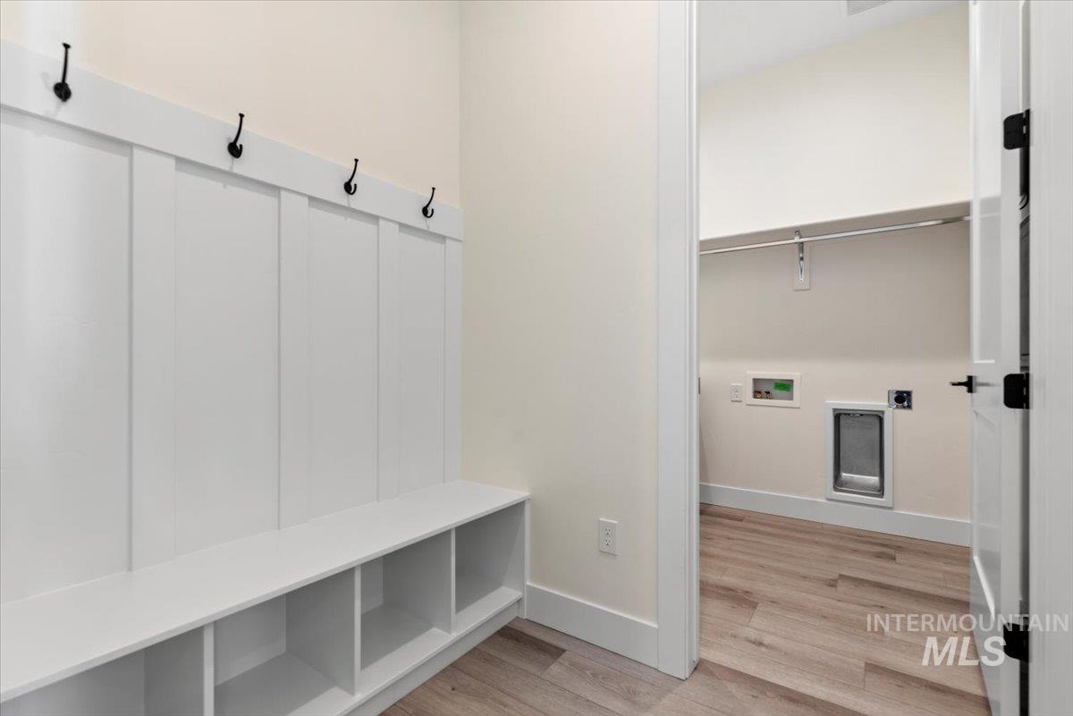 2391 E Snocreek Dr, Eagle, Idaho 83616, 3 Bedrooms, 2.5 Bathrooms, Residential For Sale, Price $799,900,MLS 98963423