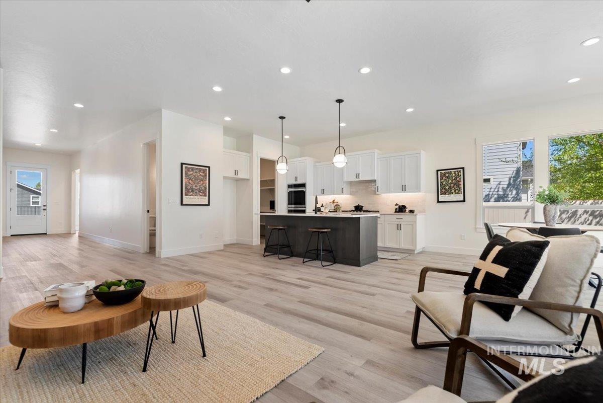 2391 E Snocreek Dr, Eagle, Idaho 83616, 3 Bedrooms, 2.5 Bathrooms, Residential For Sale, Price $799,900,MLS 98963423