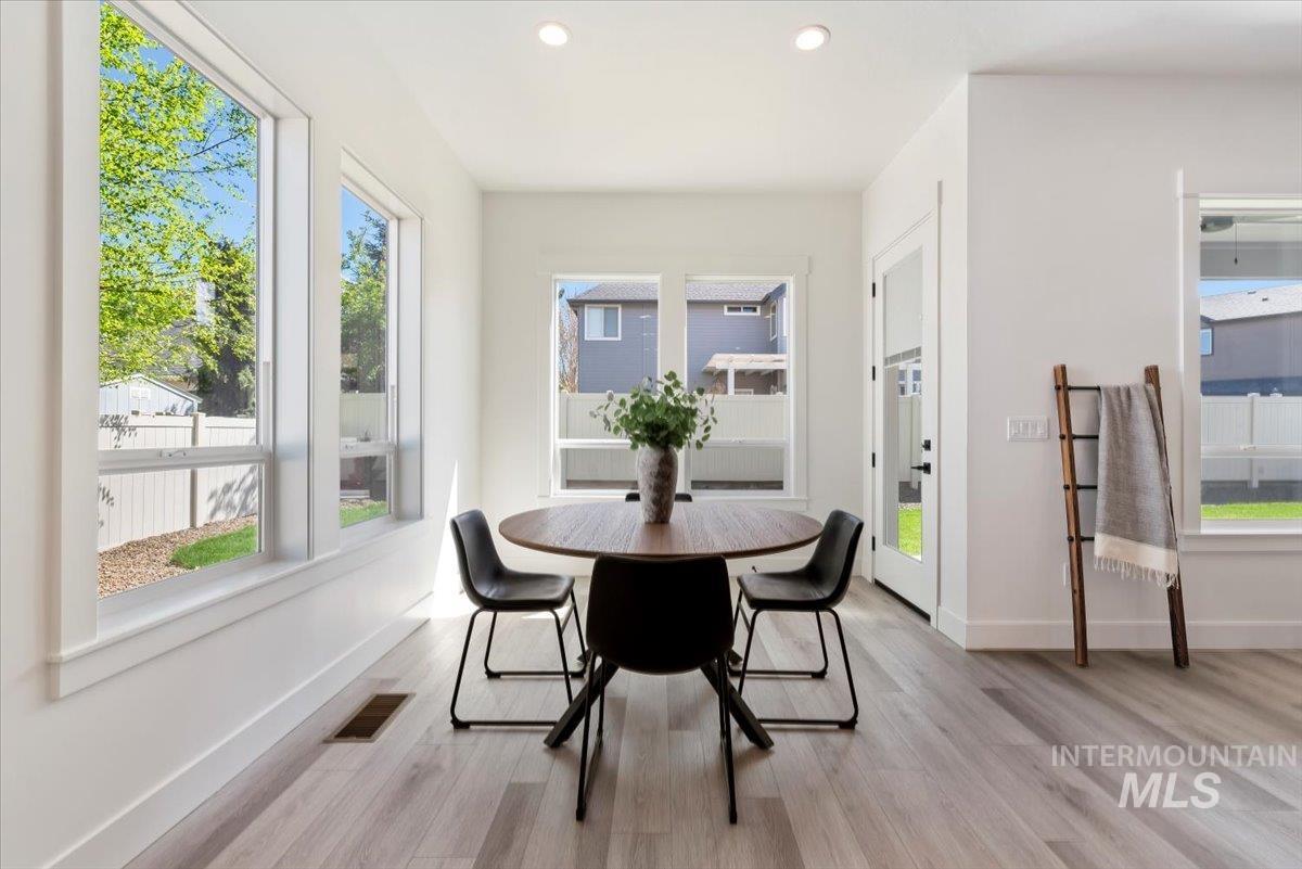 2391 E Snocreek Dr, Eagle, Idaho 83616, 3 Bedrooms, 2.5 Bathrooms, Residential For Sale, Price $799,900,MLS 98963423