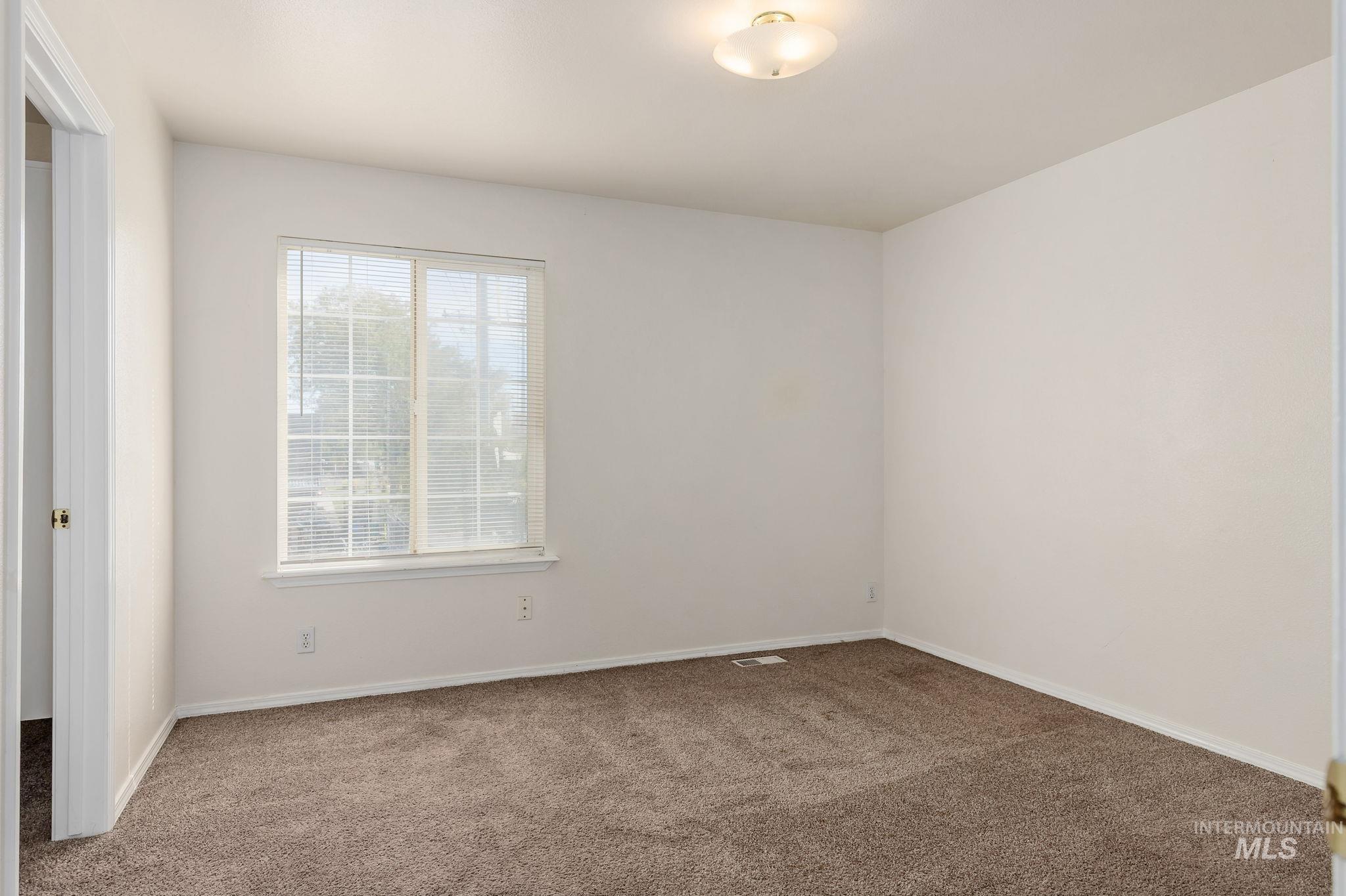 75 E King St., Meridian, Idaho 83642, 3 Bedrooms, 1.5 Bathrooms, Residential For Sale, Price $285,000,MLS 98963440