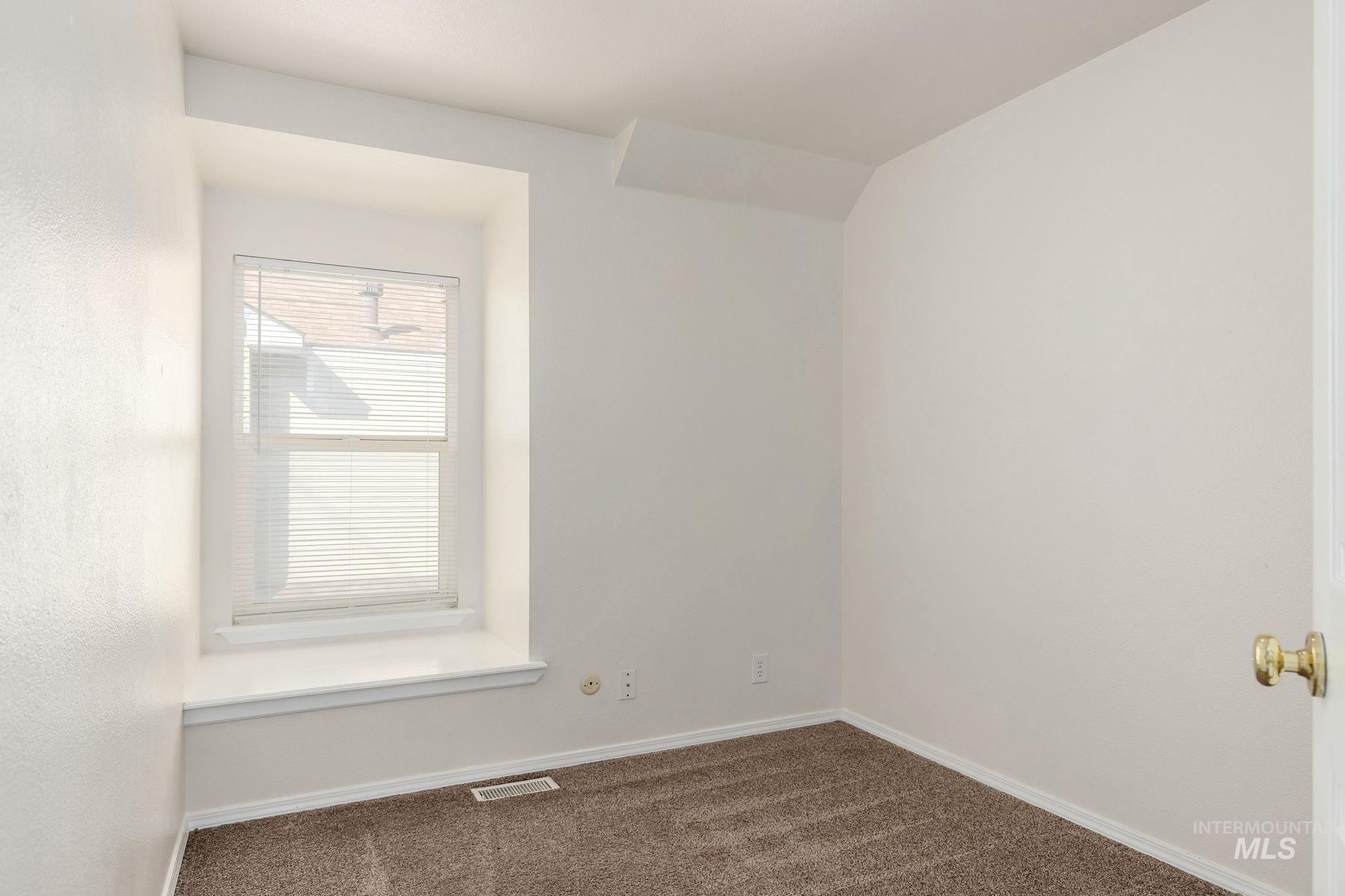 75 E King St., Meridian, Idaho 83642, 3 Bedrooms, 1.5 Bathrooms, Residential For Sale, Price $285,000,MLS 98963440