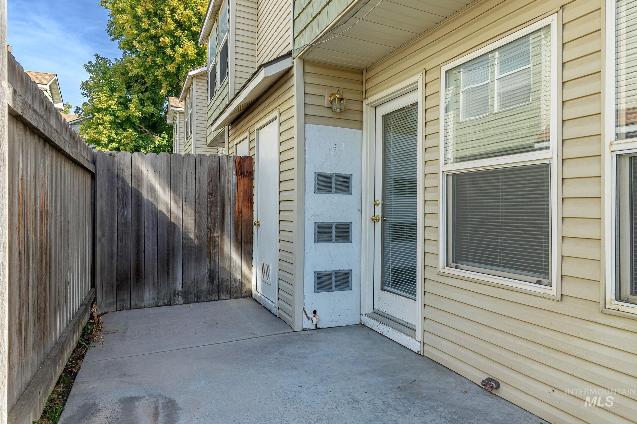 75 E King St., Meridian, Idaho 83642, 3 Bedrooms, 1.5 Bathrooms, Residential For Sale, Price $285,000,MLS 98963440