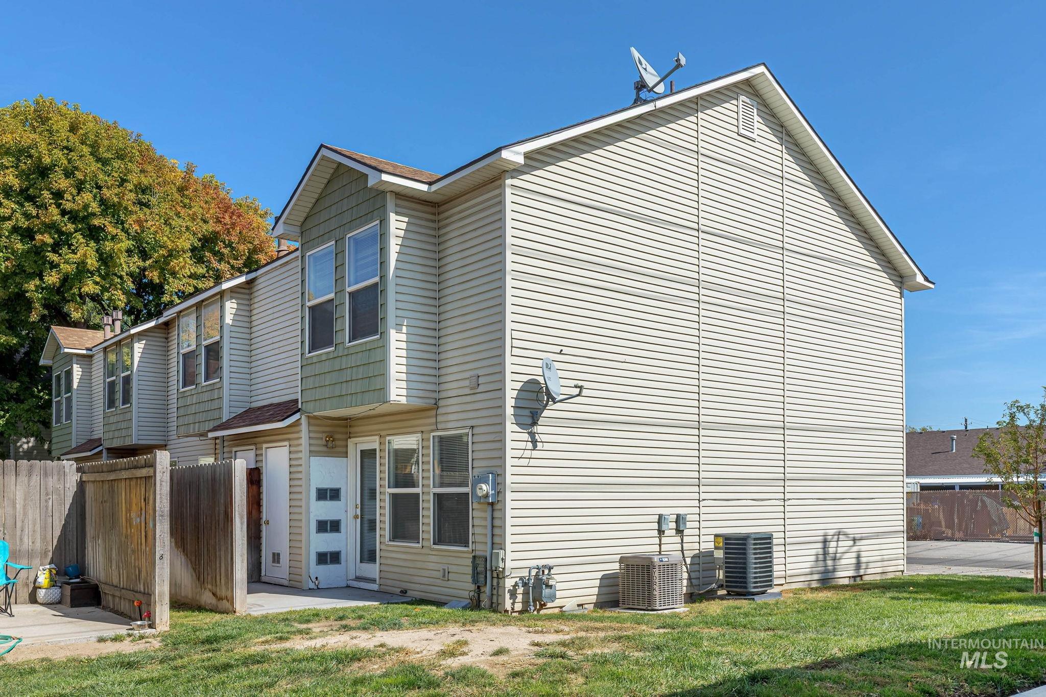 75 E King St., Meridian, Idaho 83642, 3 Bedrooms, 1.5 Bathrooms, Residential For Sale, Price $285,000,MLS 98963440