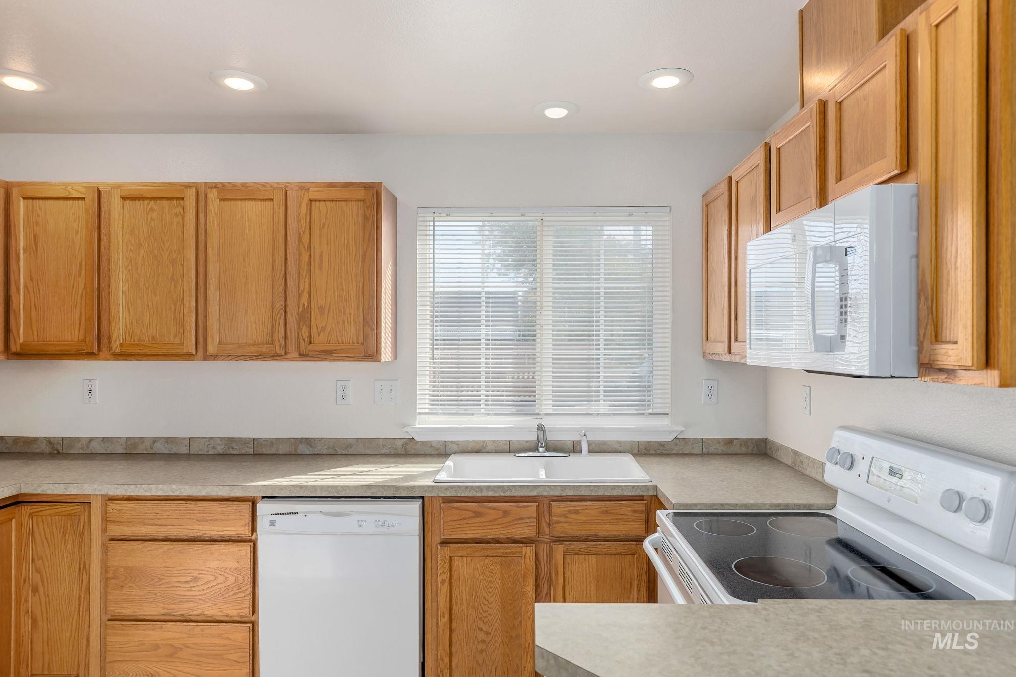 75 E King St., Meridian, Idaho 83642, 3 Bedrooms, 1.5 Bathrooms, Residential For Sale, Price $285,000,MLS 98963440