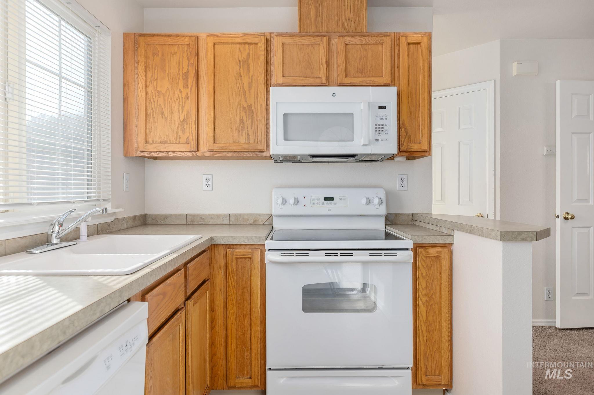 75 E King St., Meridian, Idaho 83642, 3 Bedrooms, 1.5 Bathrooms, Residential For Sale, Price $285,000,MLS 98963440